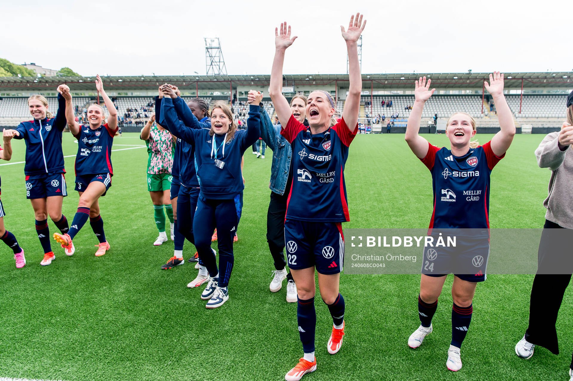 FC Rosengårds Olivia Schough och Hanna Andersson jublar