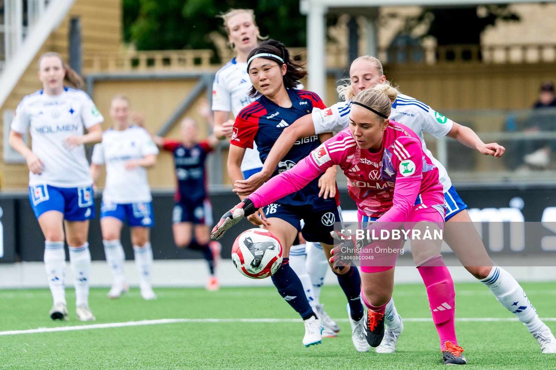 IFK Norrköpings Sofia Hjern under fotbollsmatchen i Damallsvenskan mellan FC Rosengård och IFK Norrköping den 8 juni 2024 i Malmö.