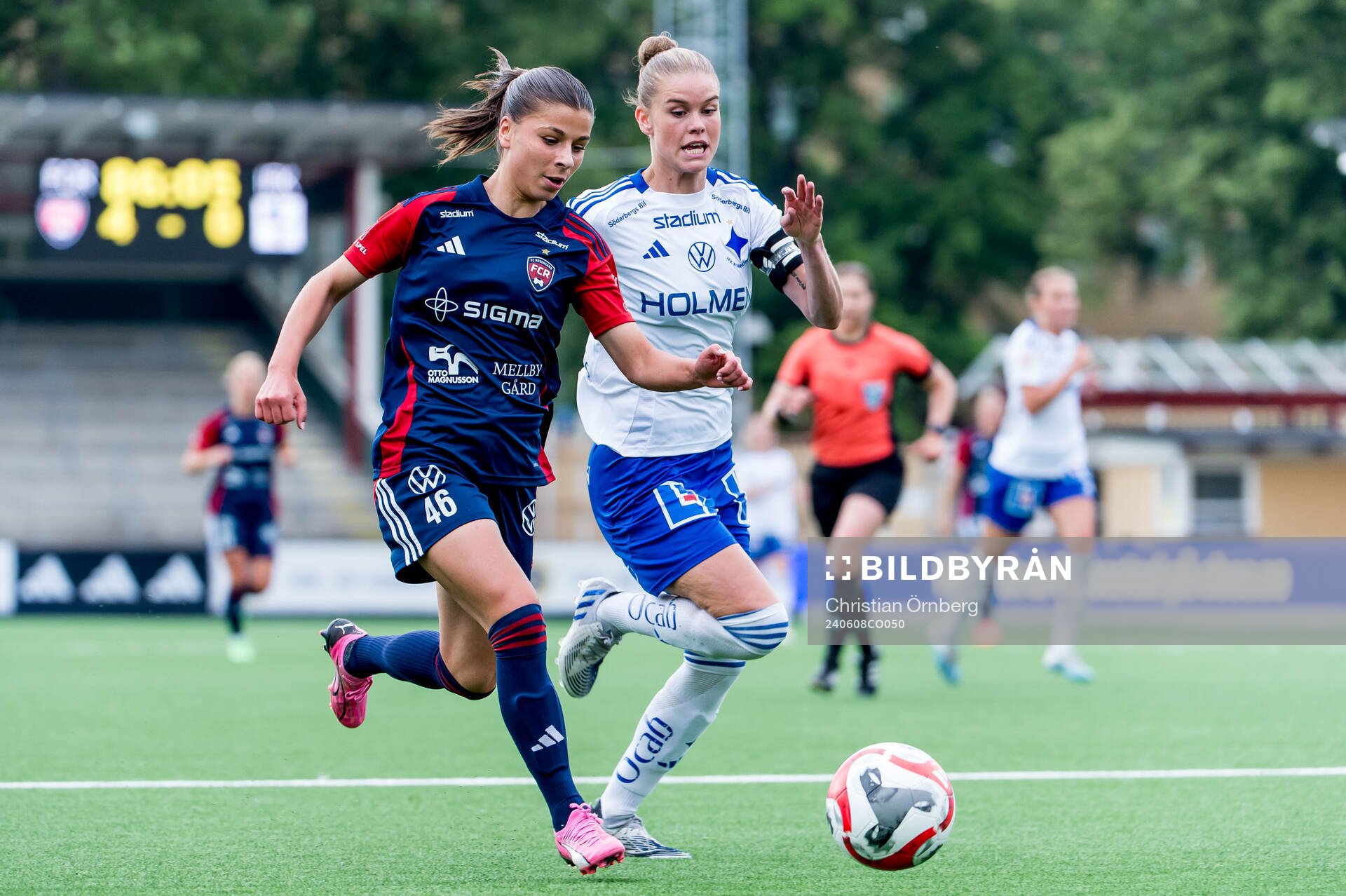 FC Rosengårds Mikaela Stojanovska och IFK Norrköpings My Cato under fotbollsmatchen i Damallsvenskan mellan FC Rosengård och IFK Norrköping den 8 juni 2024 i Malmö.