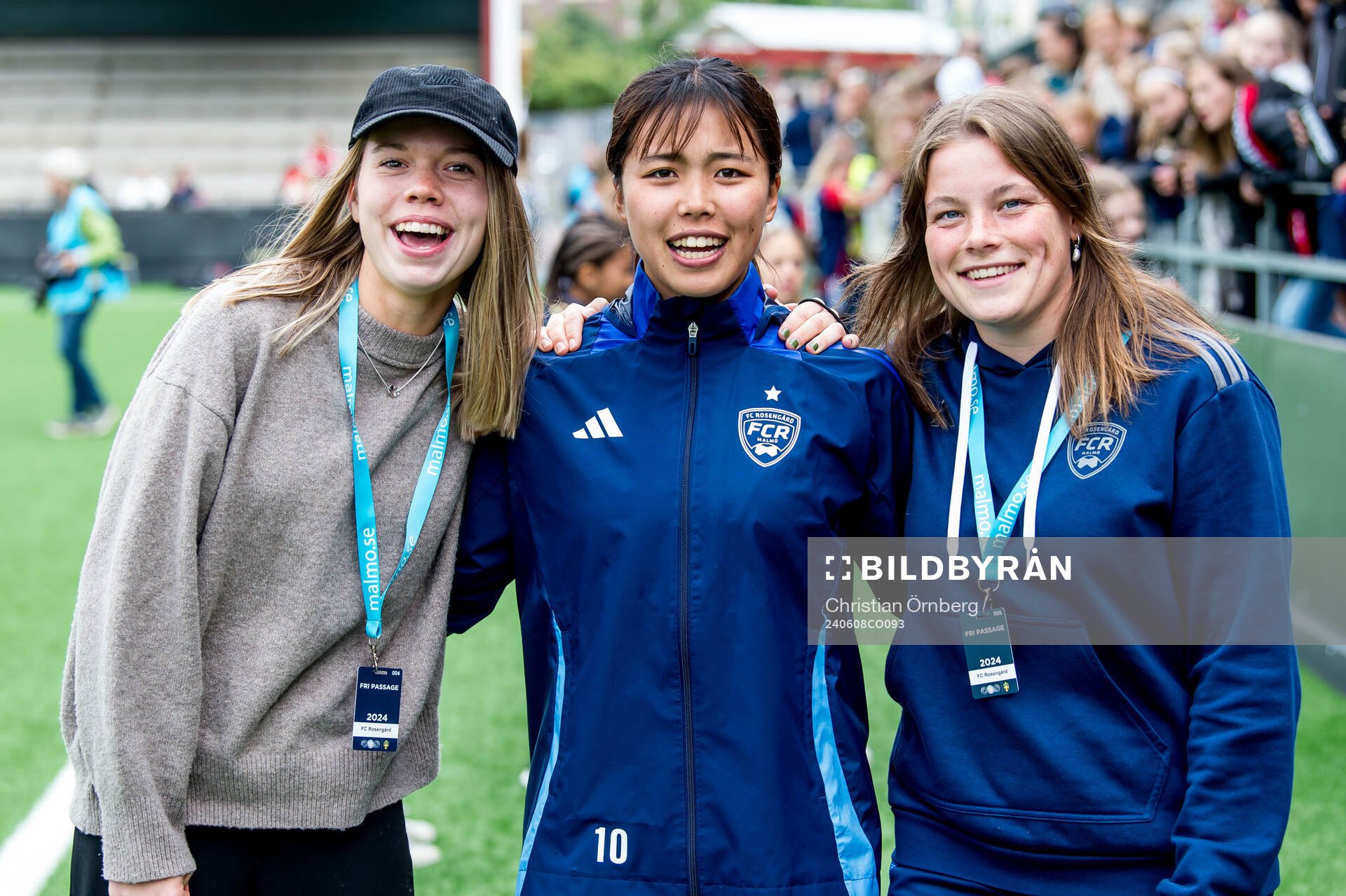 FC Rosengårds Bea Sprung och Momoko Tanikawa efter fotbollsmatchen i Damallsvenskan mellan FC Rosengård och IFK Norrköping den 8 juni 2024 i Malmö.