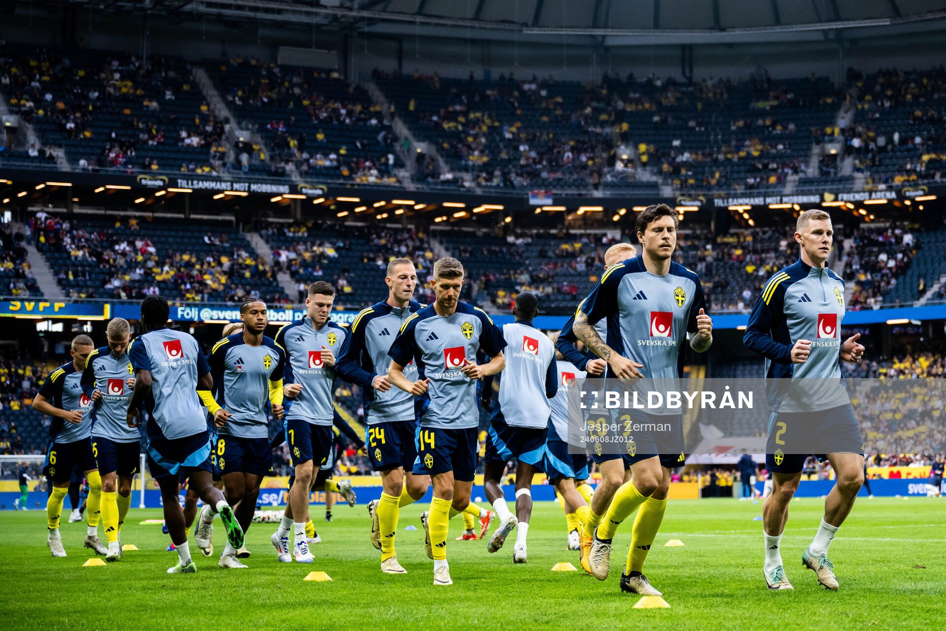 Victor Nilsson Lindelöf and Emil Krafth of Sweden