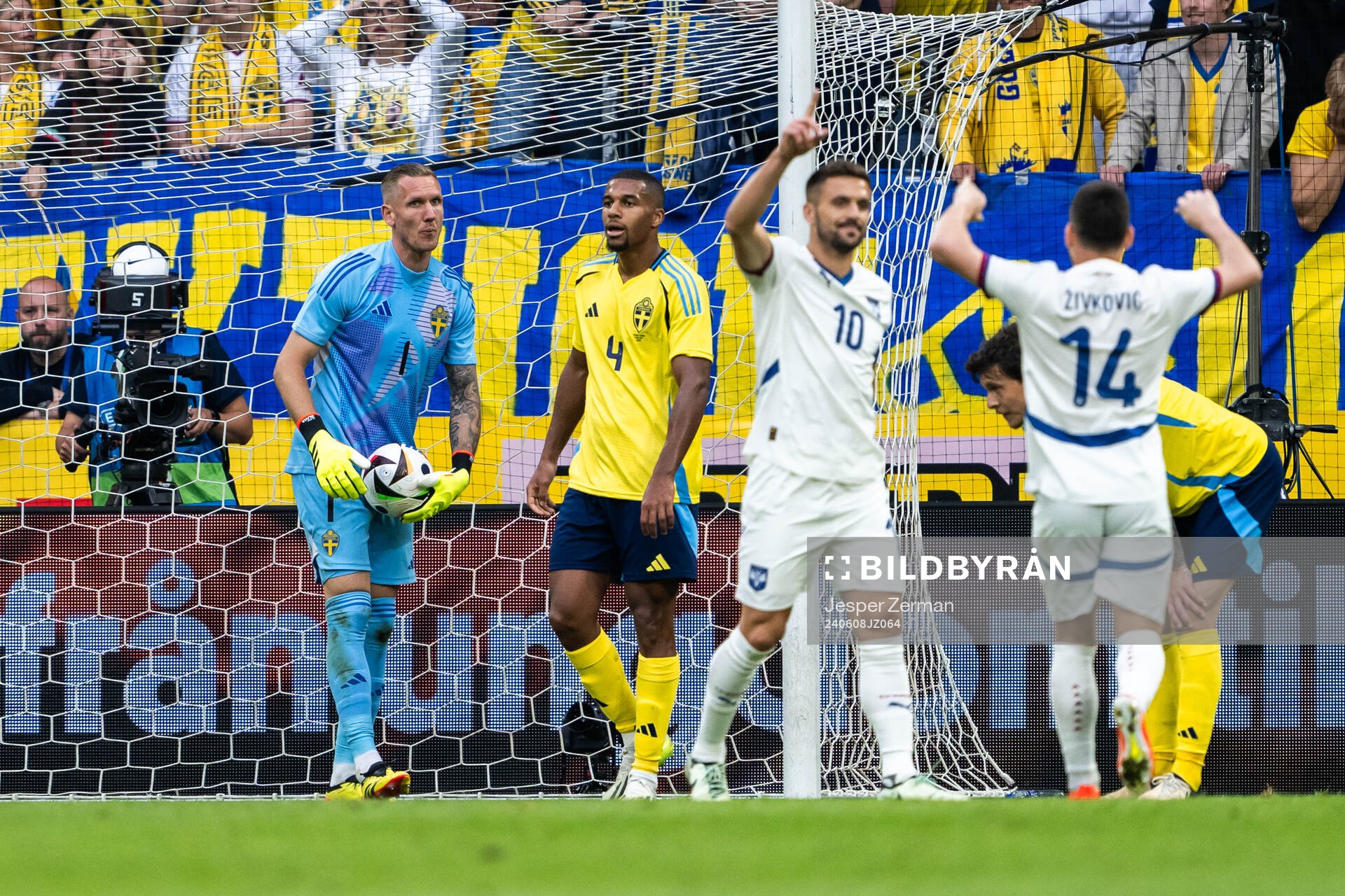 Robin Olsen and Isak Hien of Sweden looks dejected