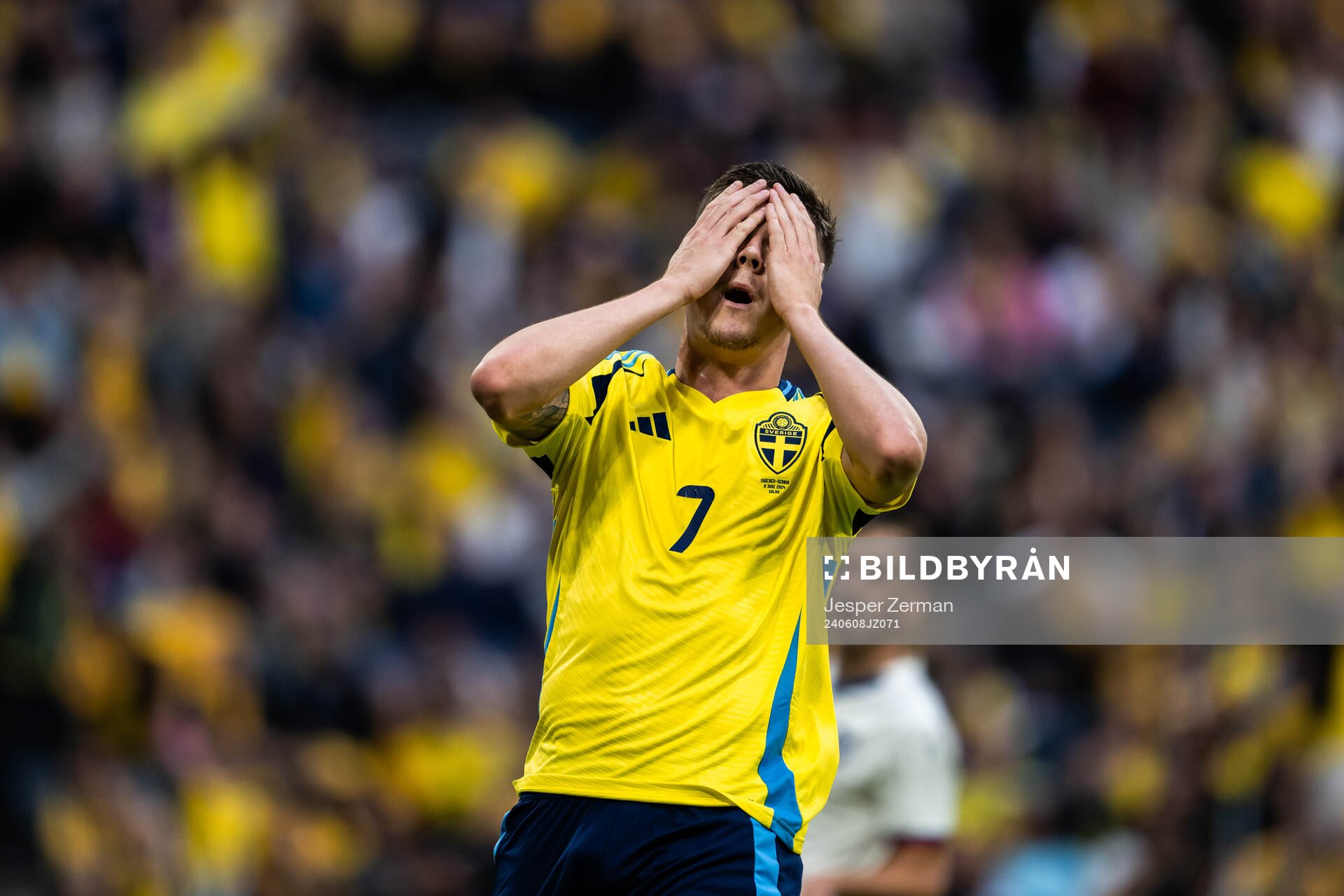 Victor Nilsson Lindelöf of Sweden looks dejected