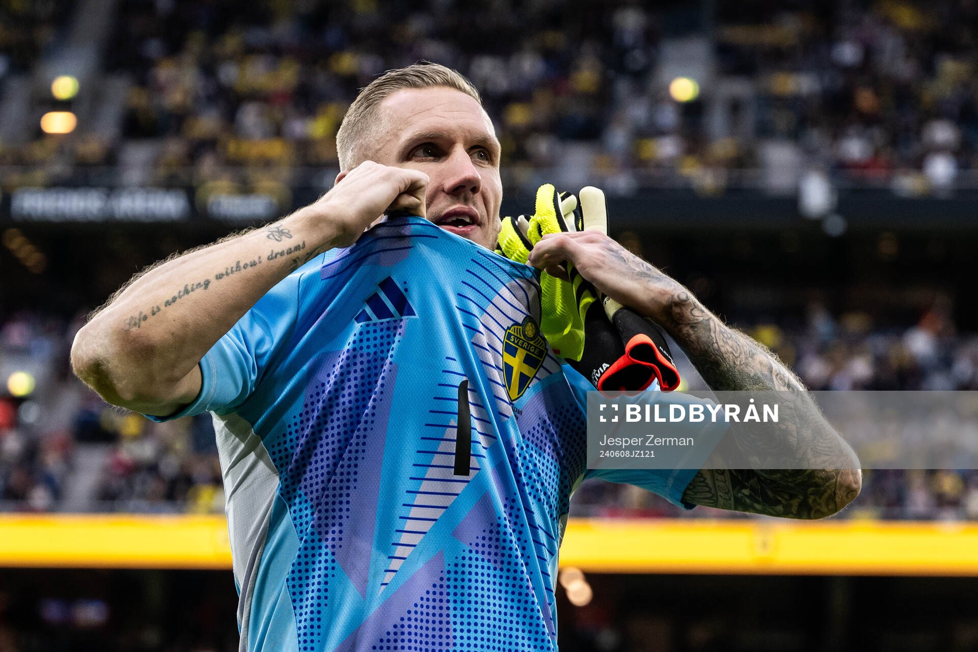 goalkeeper Robin Olsen of Sweden looks dejected