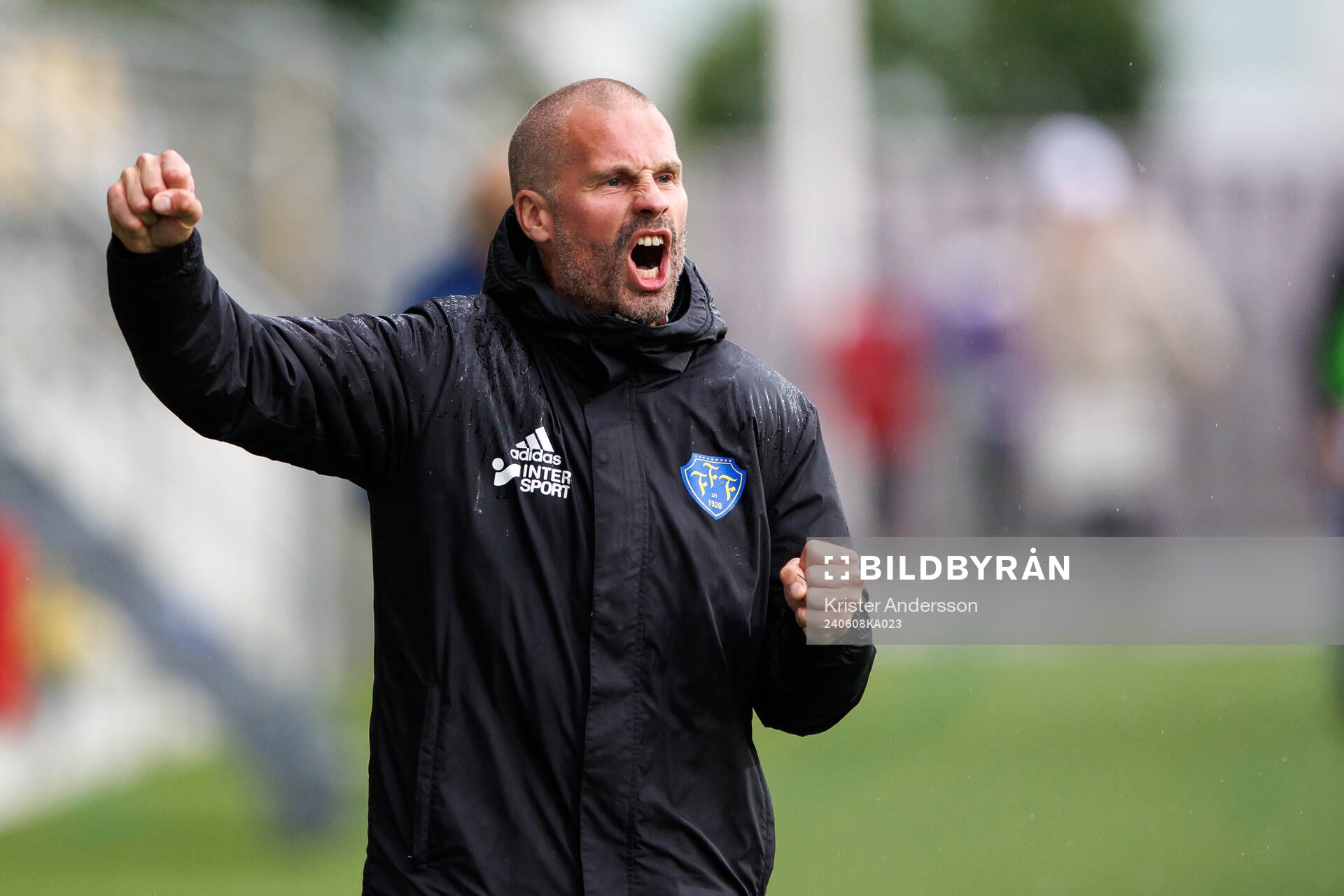 Falkenbergs tränare Christoffer Andersson jublar