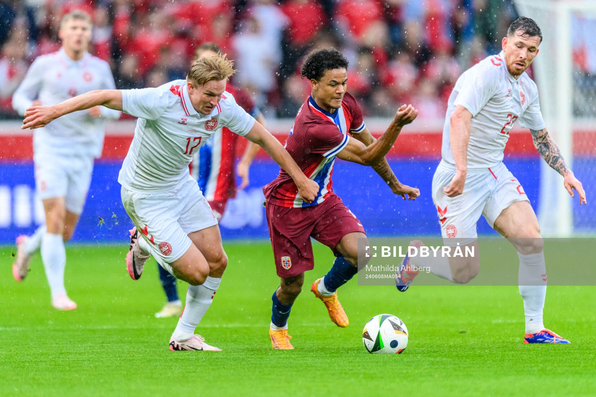 Victor Kristiansen of Denmark and Oscar Bobb of Norway