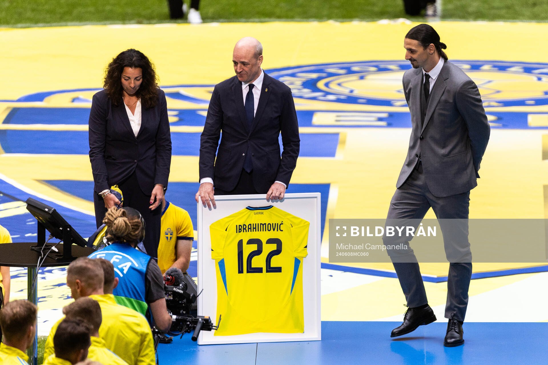 Zlatan Ibrahimovic with Fredrik Reinfeldt, president and