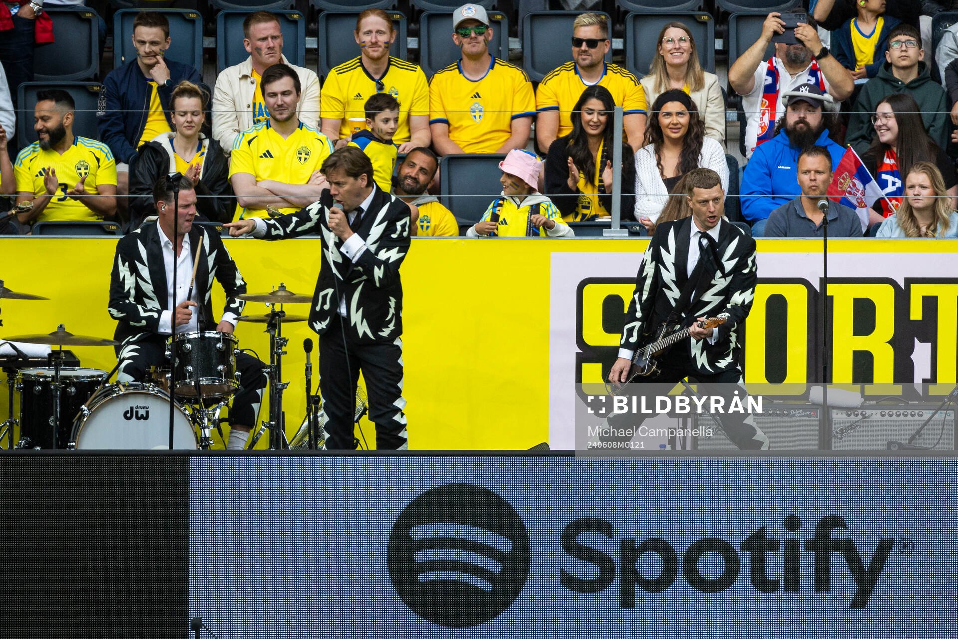 The Hives perform