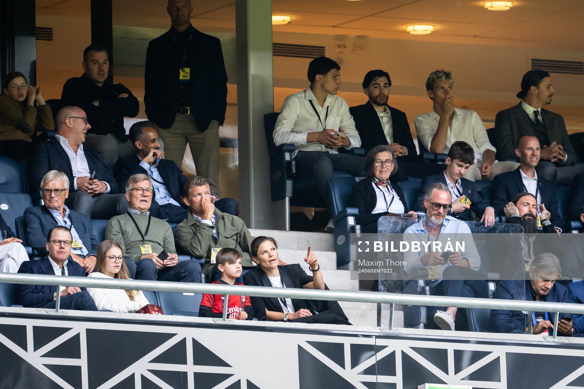 Prince Daniel, princess Estelle, prince Oscar, crown