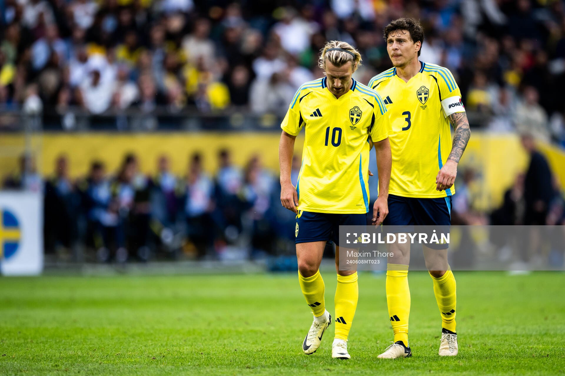 Emil Forsberg and Victor Nilsson Lindelöf of Sweden look