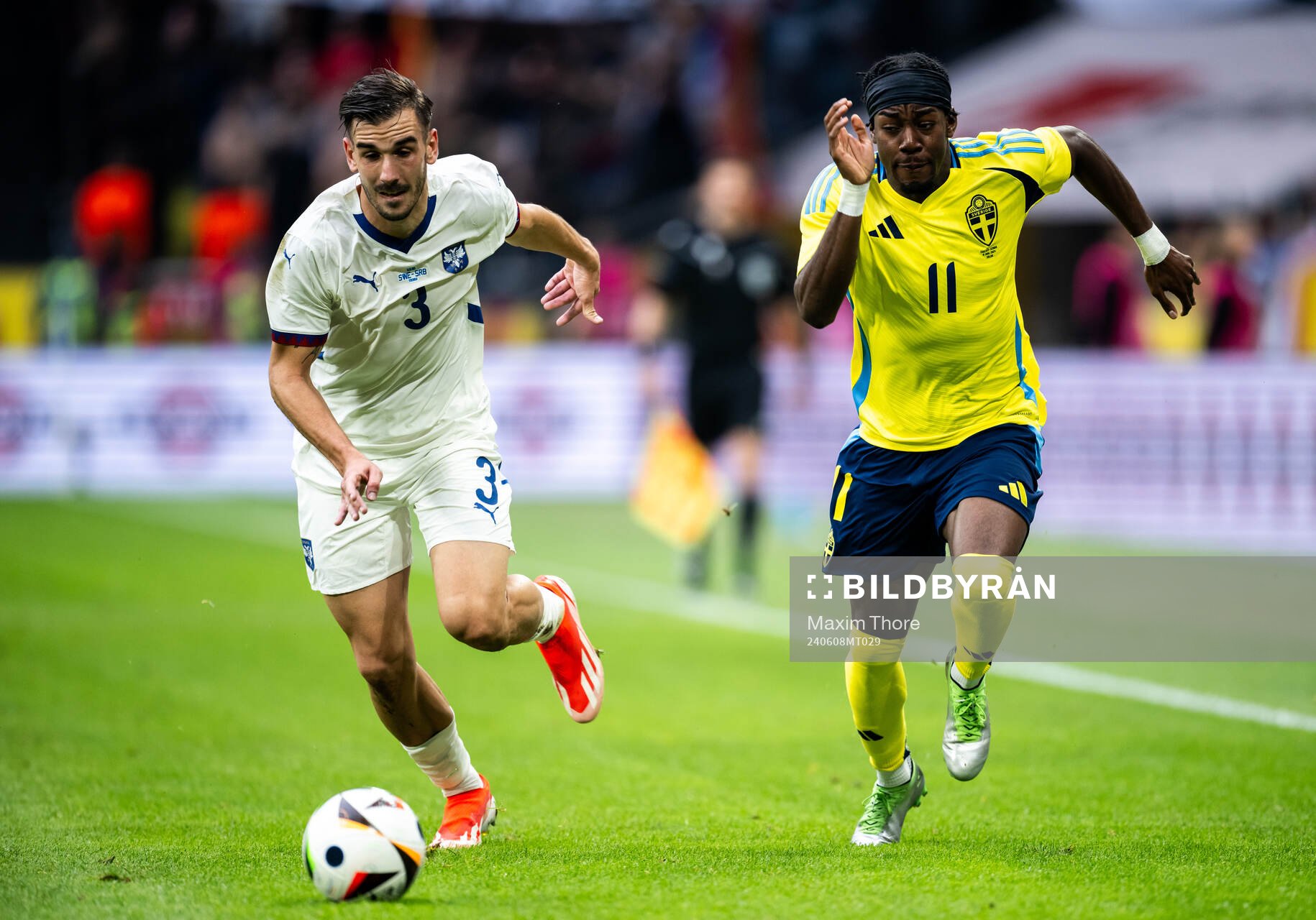 Nemanja Stojic of Serbia and Anthony Elanga of Sweden