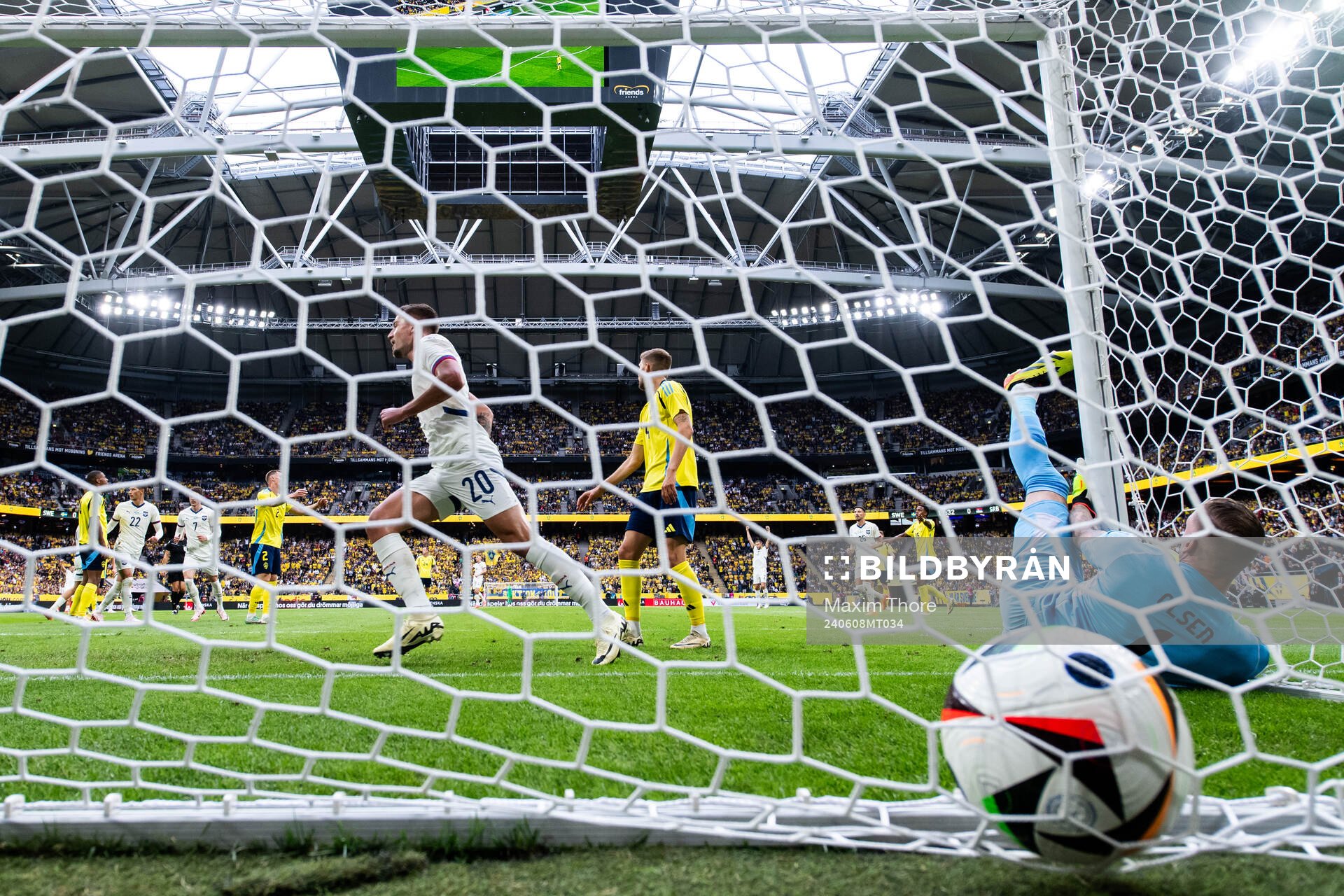 Sergej Milinkovic-Savic of Serbia scores the 0-1 goal