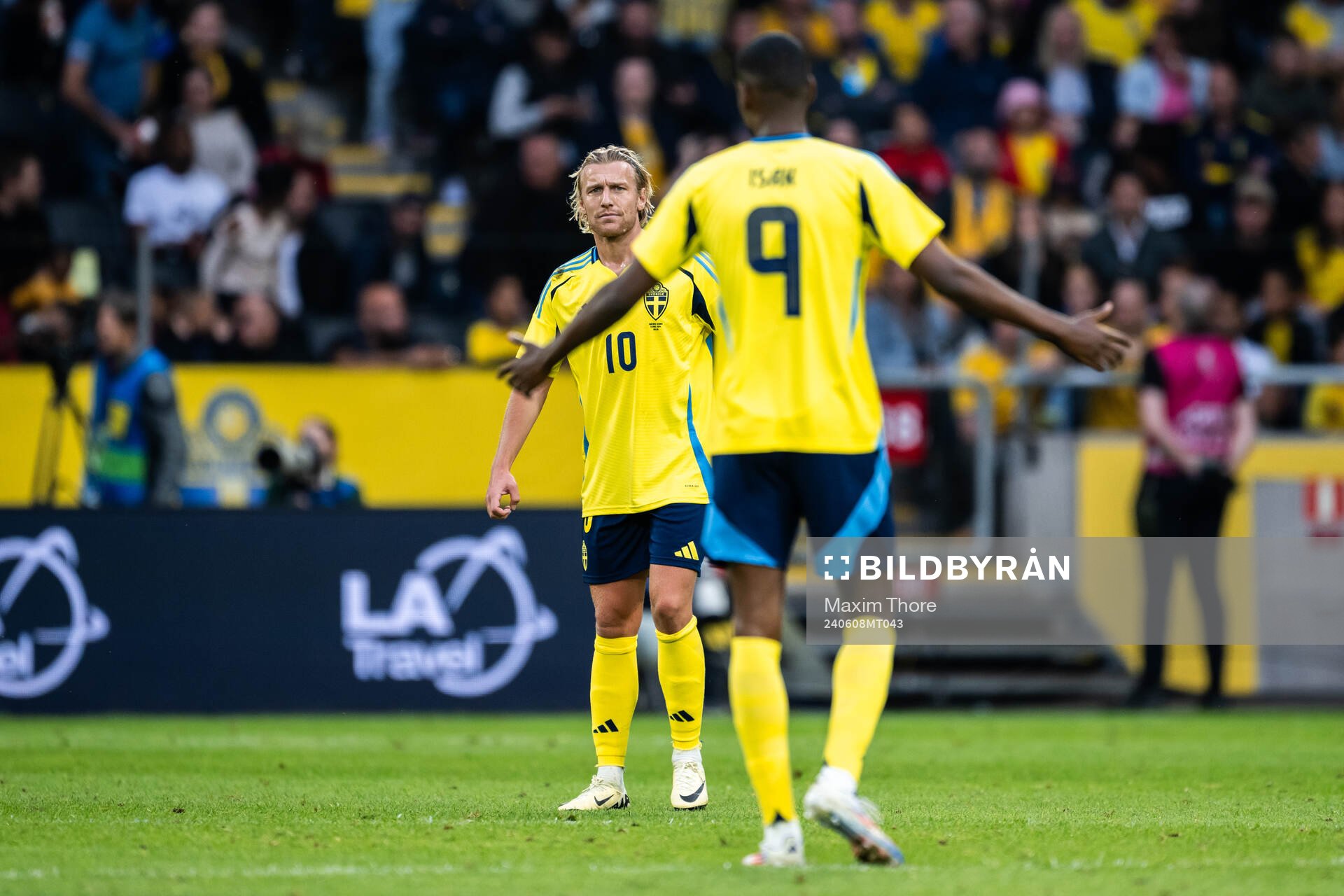 Emil Forsberg and Alexander Isak of Sweden looks dejected