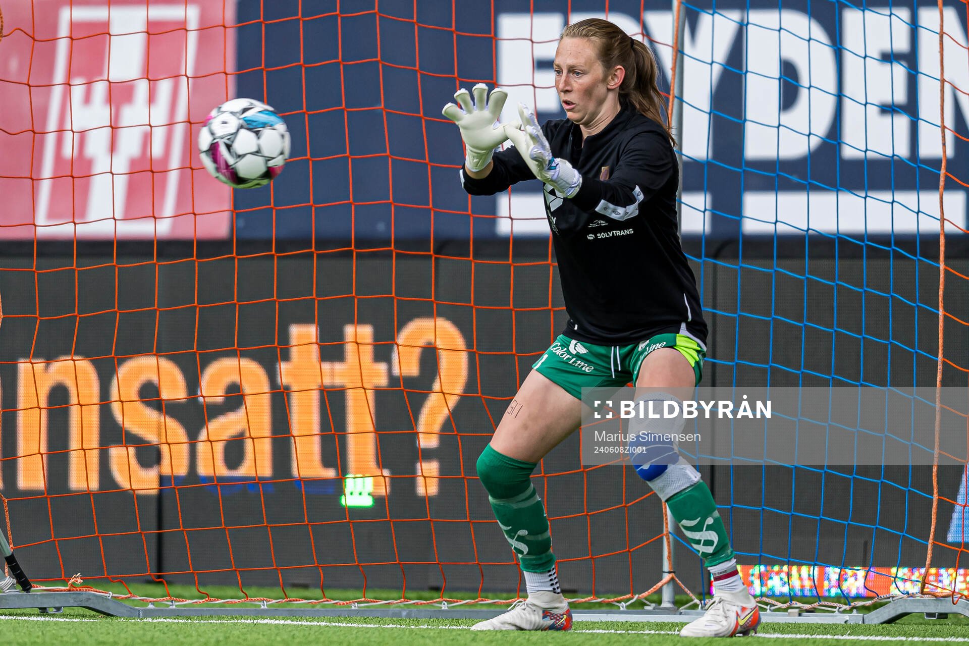 Michaela Karin Moran of AaFK Fortuna warms up