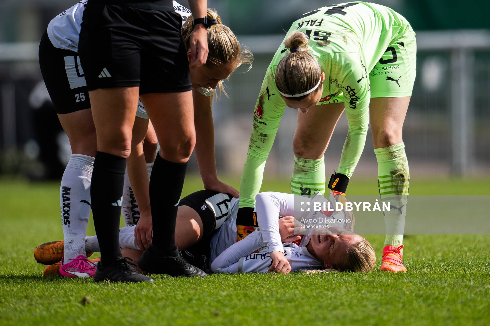 HäckensJosefine Rybrink har ont under fotbollsmatchen i Damallsvenskan mellan Kristianstad och Häcken den 9 juni 2024 i Kristianstad.