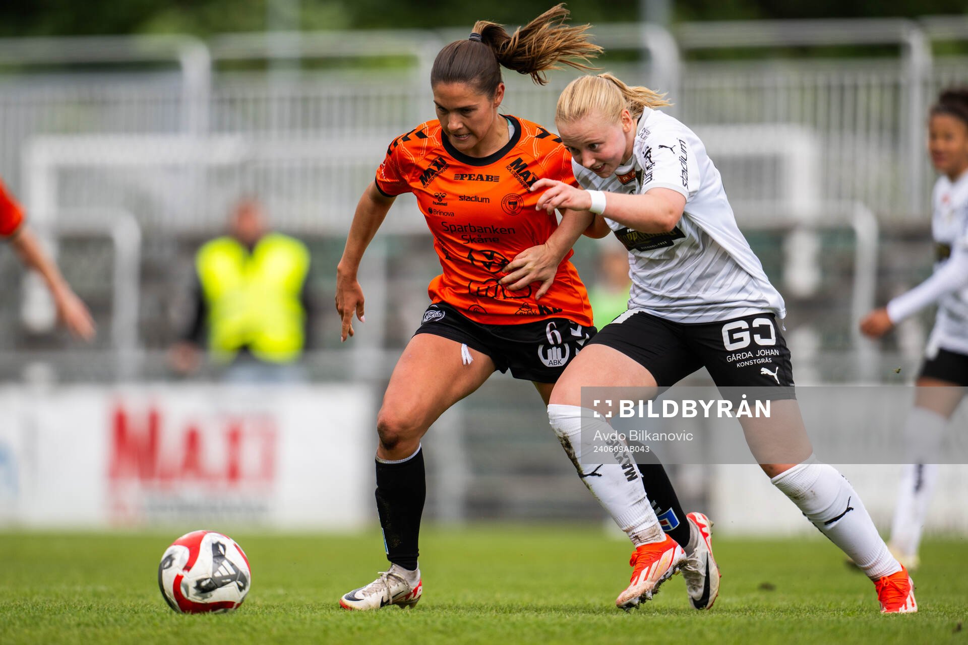 Kristianstads Carly Wickenheiser och Häckens Johanna