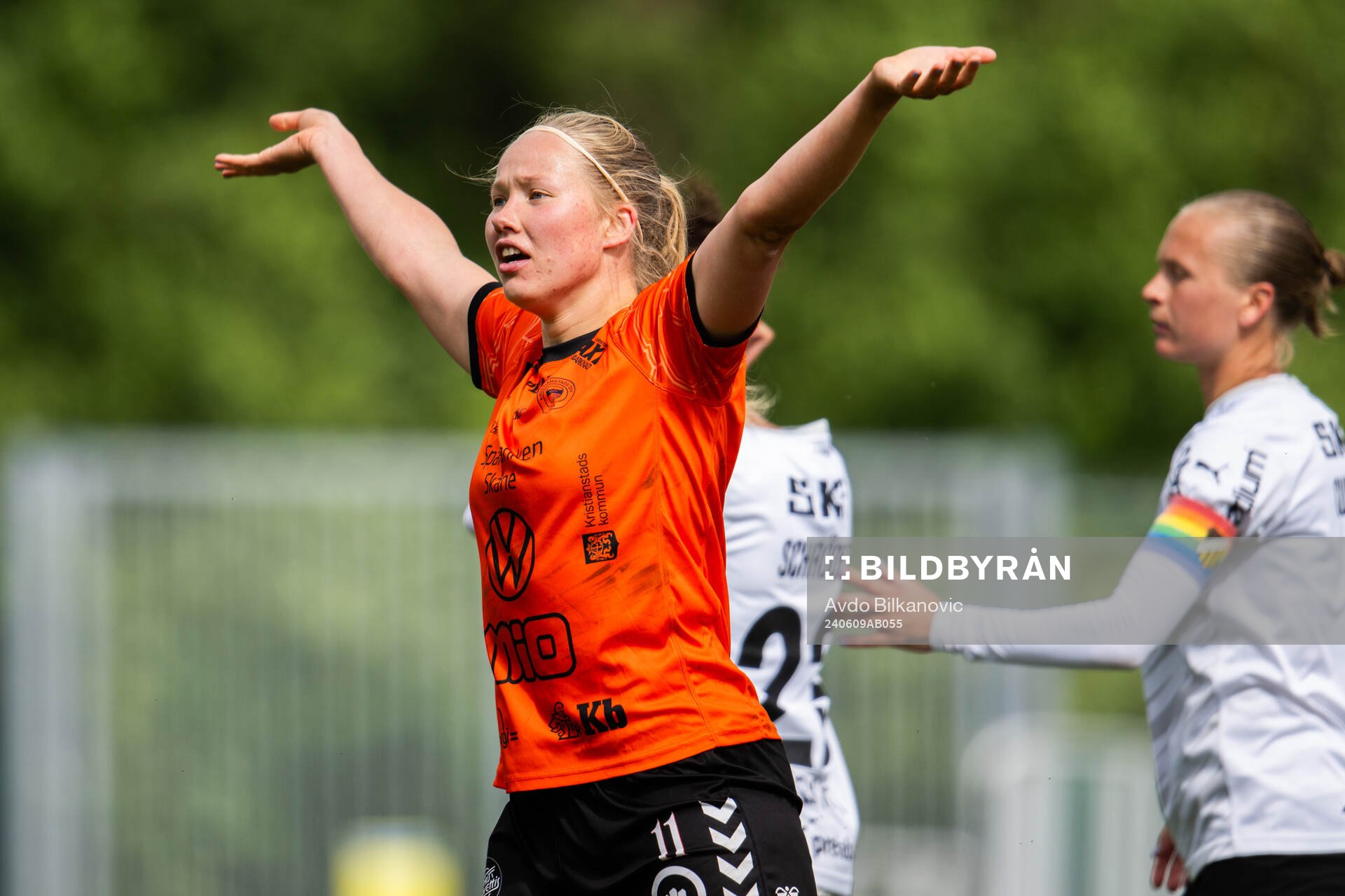 Kristianstads Hlin Eiriksdottir jublar efter målet av Emmi Alanen (ej på bild) under fotbollsmatchen i Damallsvenskan mellan Kristianstad och Häcken den 9 juni 2024 i Kristianstad. 