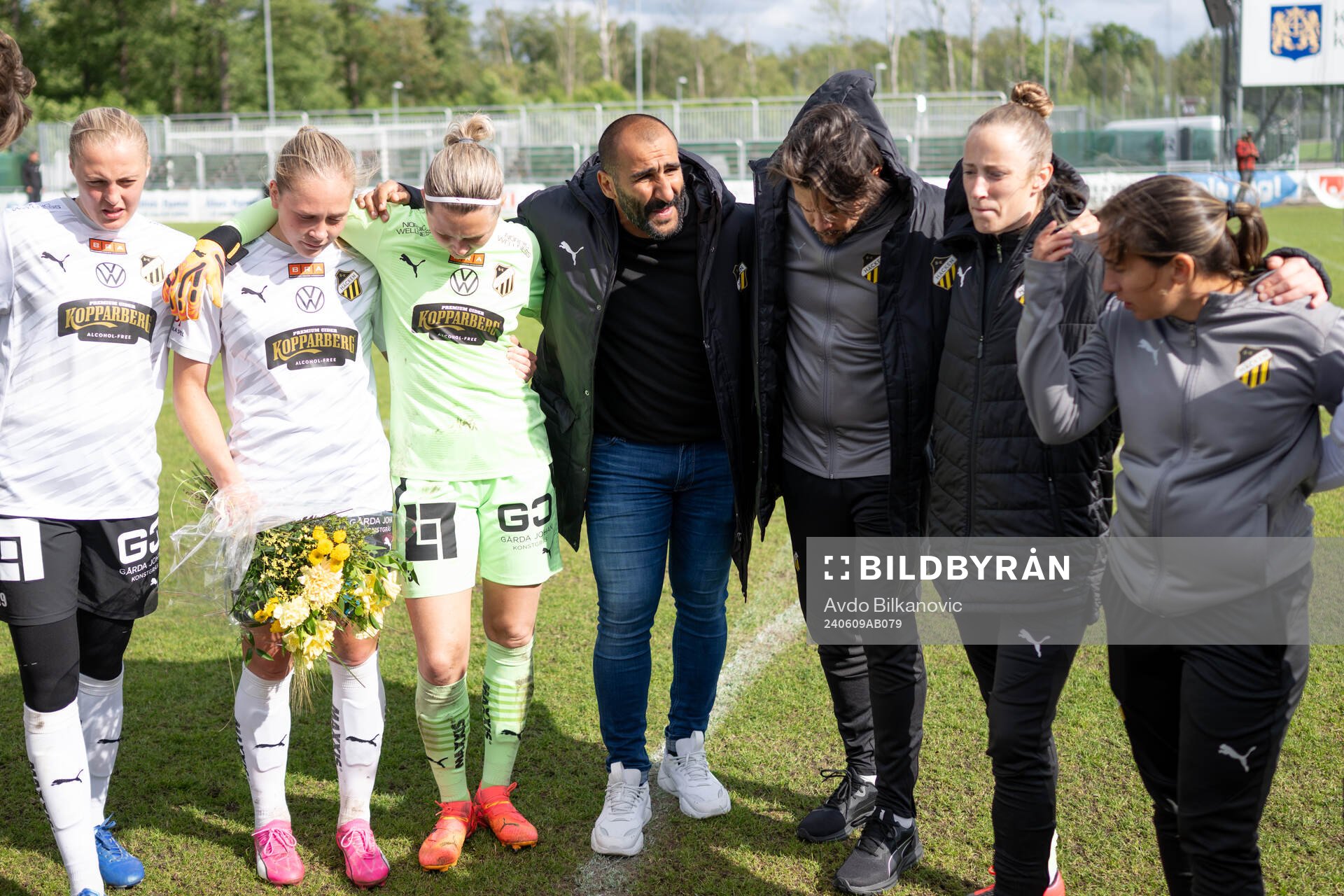 Häckens tränare Mak Lind med spelare