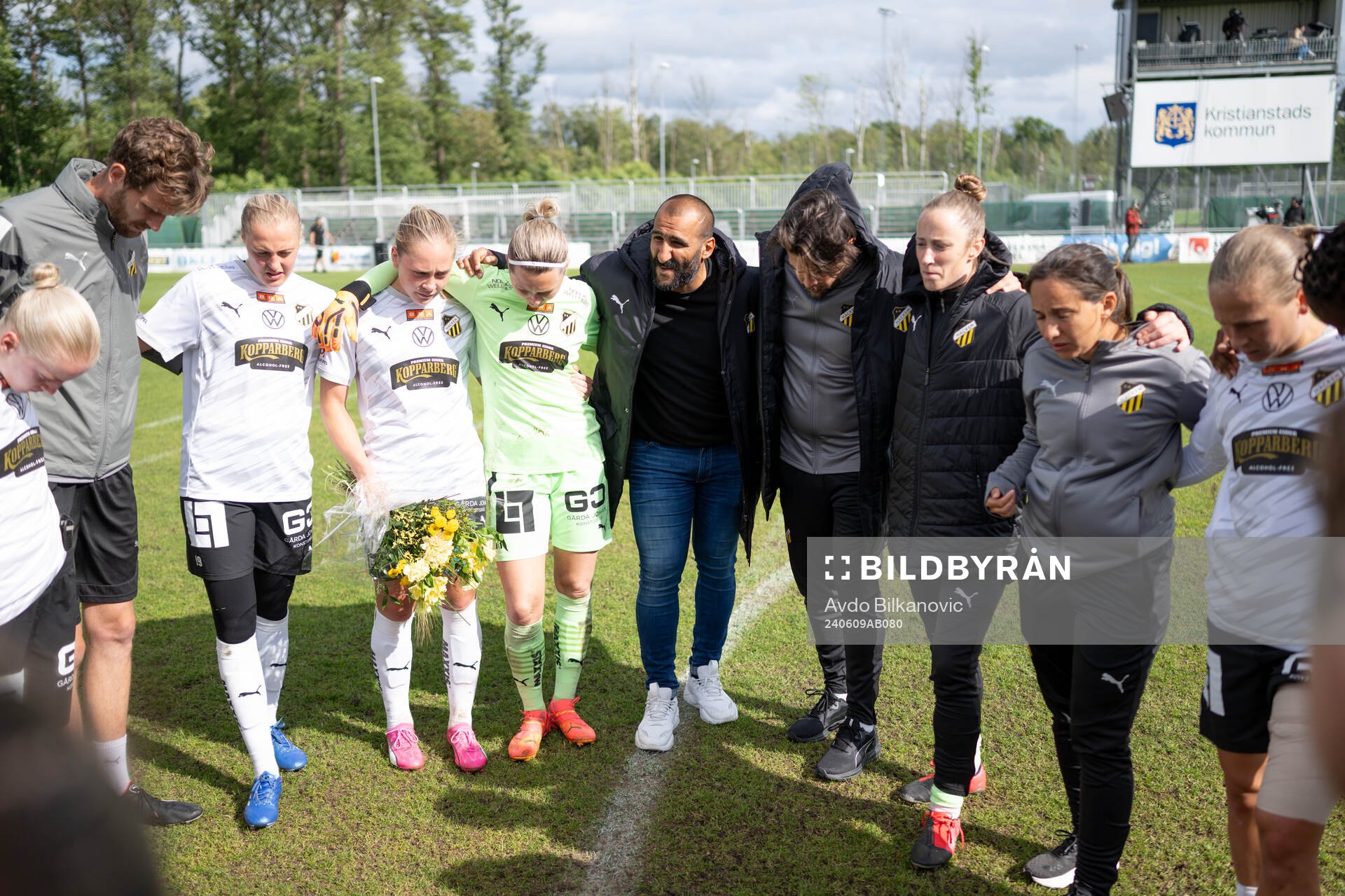 Häckens tränare Mak Lind med spelare