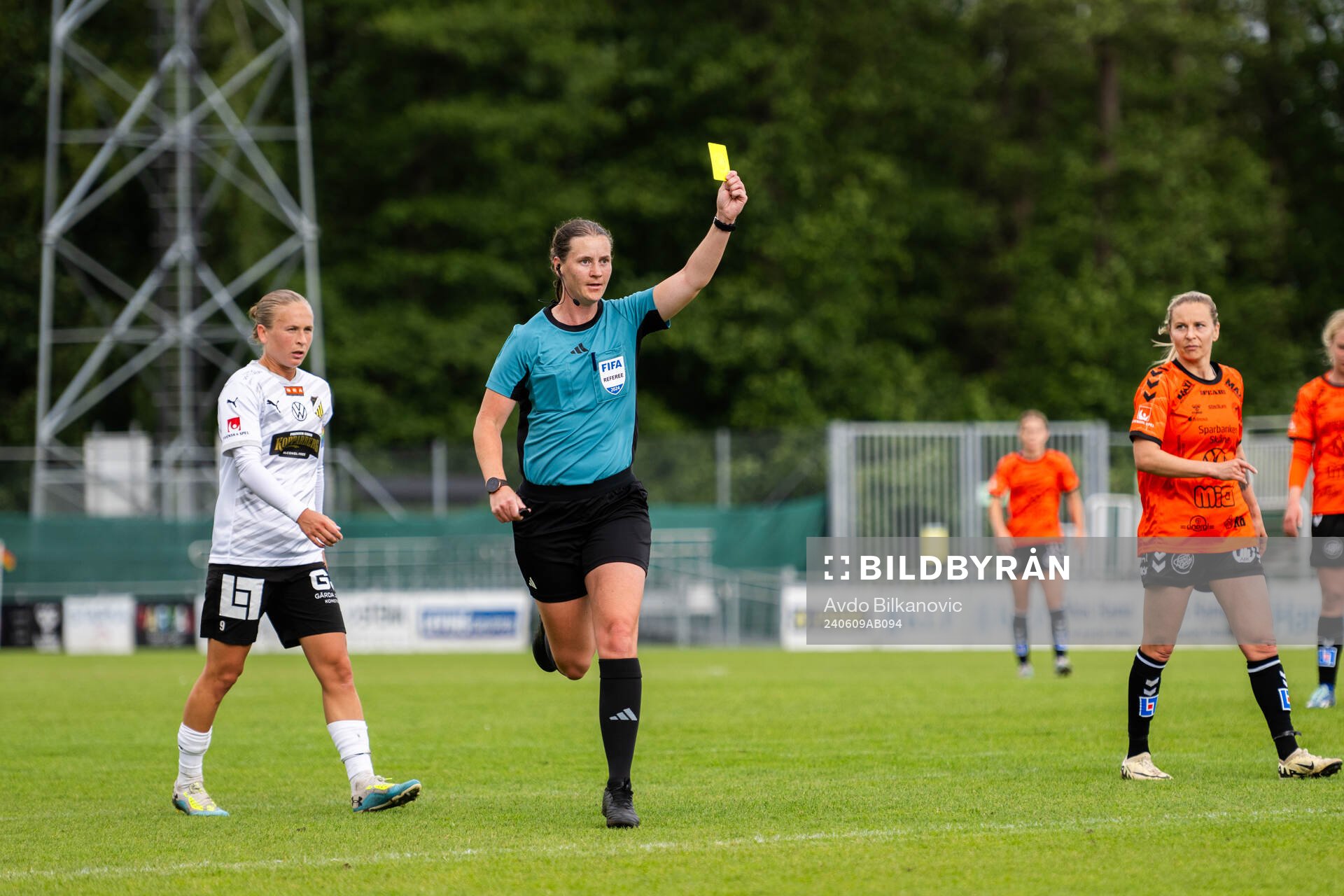 Domare Lovisa Johansson delar ut varning