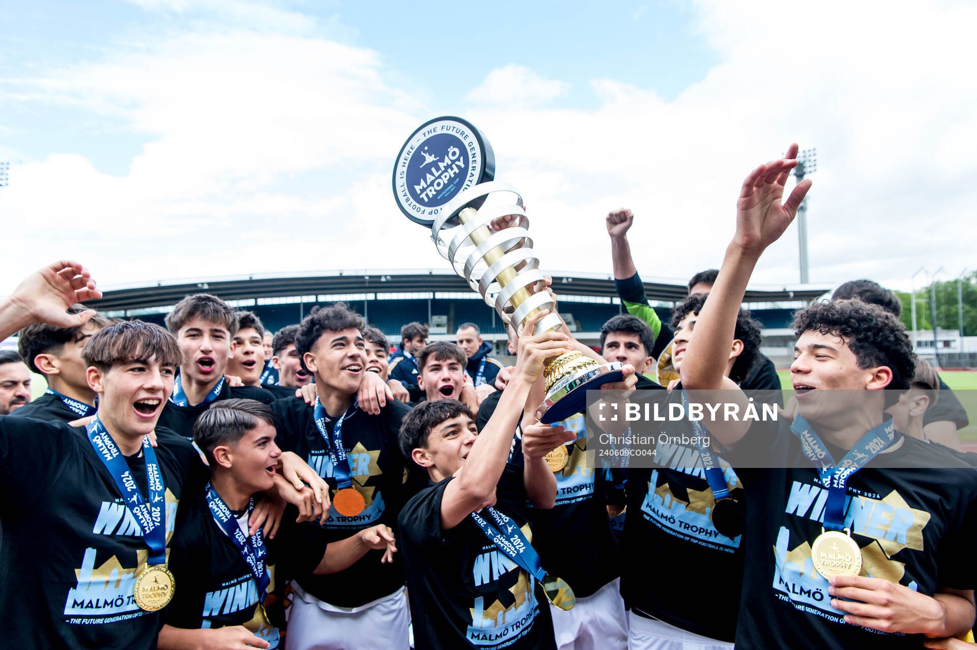 Real Madrids spelare jublar efter vinsten i P15 finalen mellan Real Madrid och AZ Alkmaar i Malmö Trophy den 9 juni 2024 i Malmö.