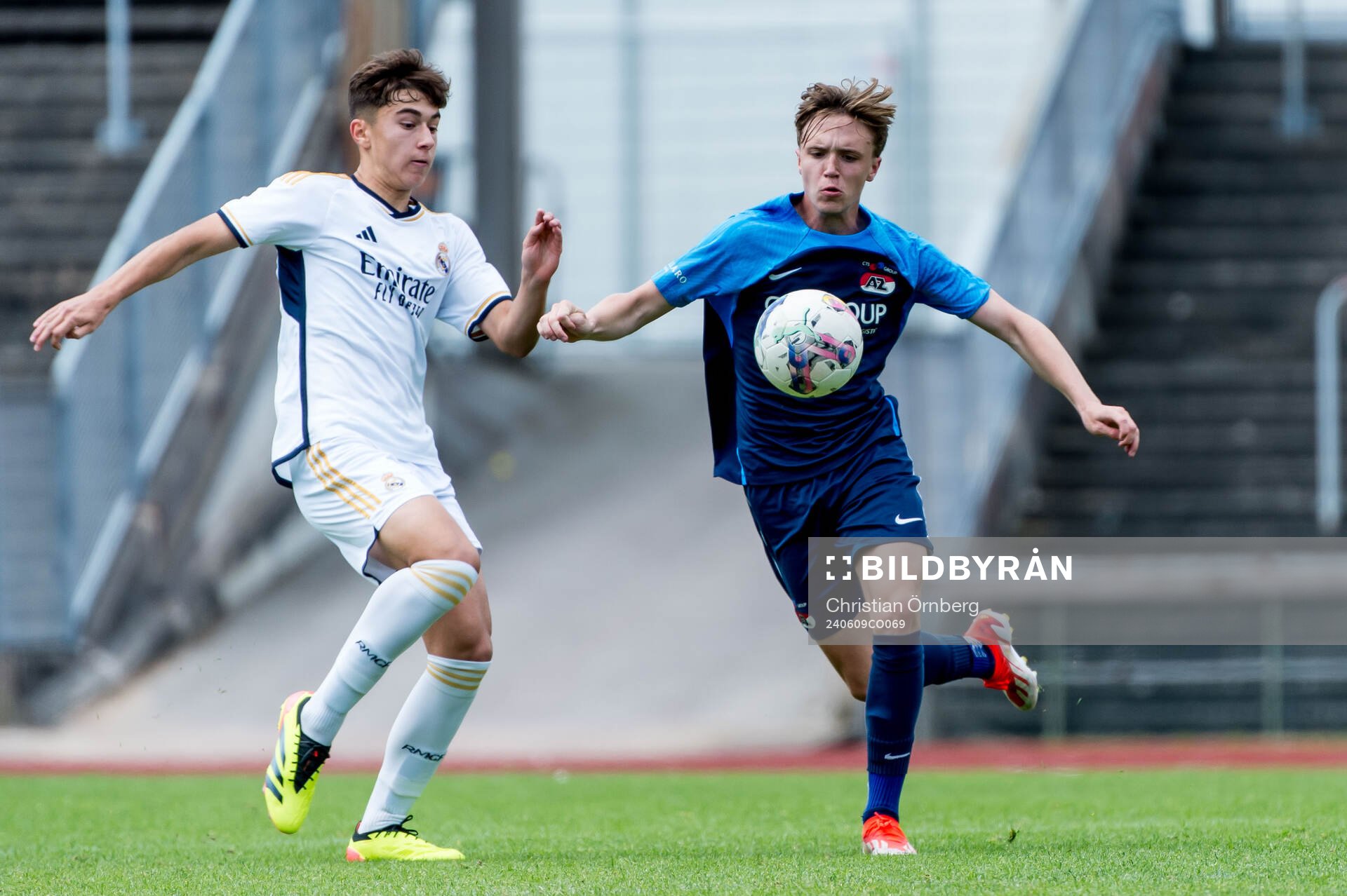 Real Madrids Eduardo Valentin Corlat och AZ Alkmaars Donny Van der Lijcke under P15 finalen mellan Real Madrid och AZ Alkmaar i Malmö Trophy den 9 juni 2024 i Malmö.