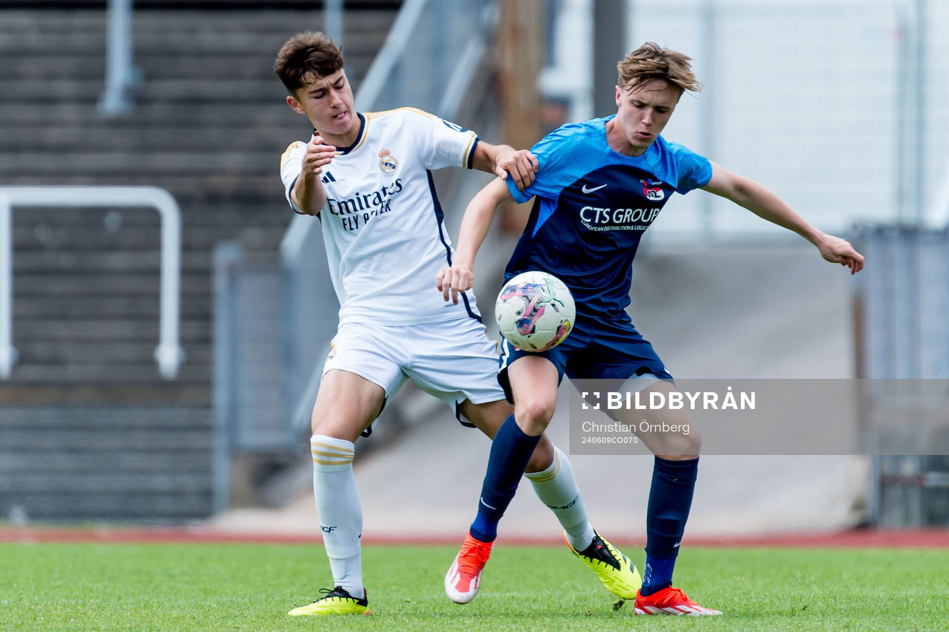 Real Madrids Eduardo Valentin Corlat och AZ Alkmaars Donny Van der Lijcke under P15 finalen mellan Real Madrid och AZ Alkmaar i Malmö Trophy den 9 juni 2024 i Malmö.