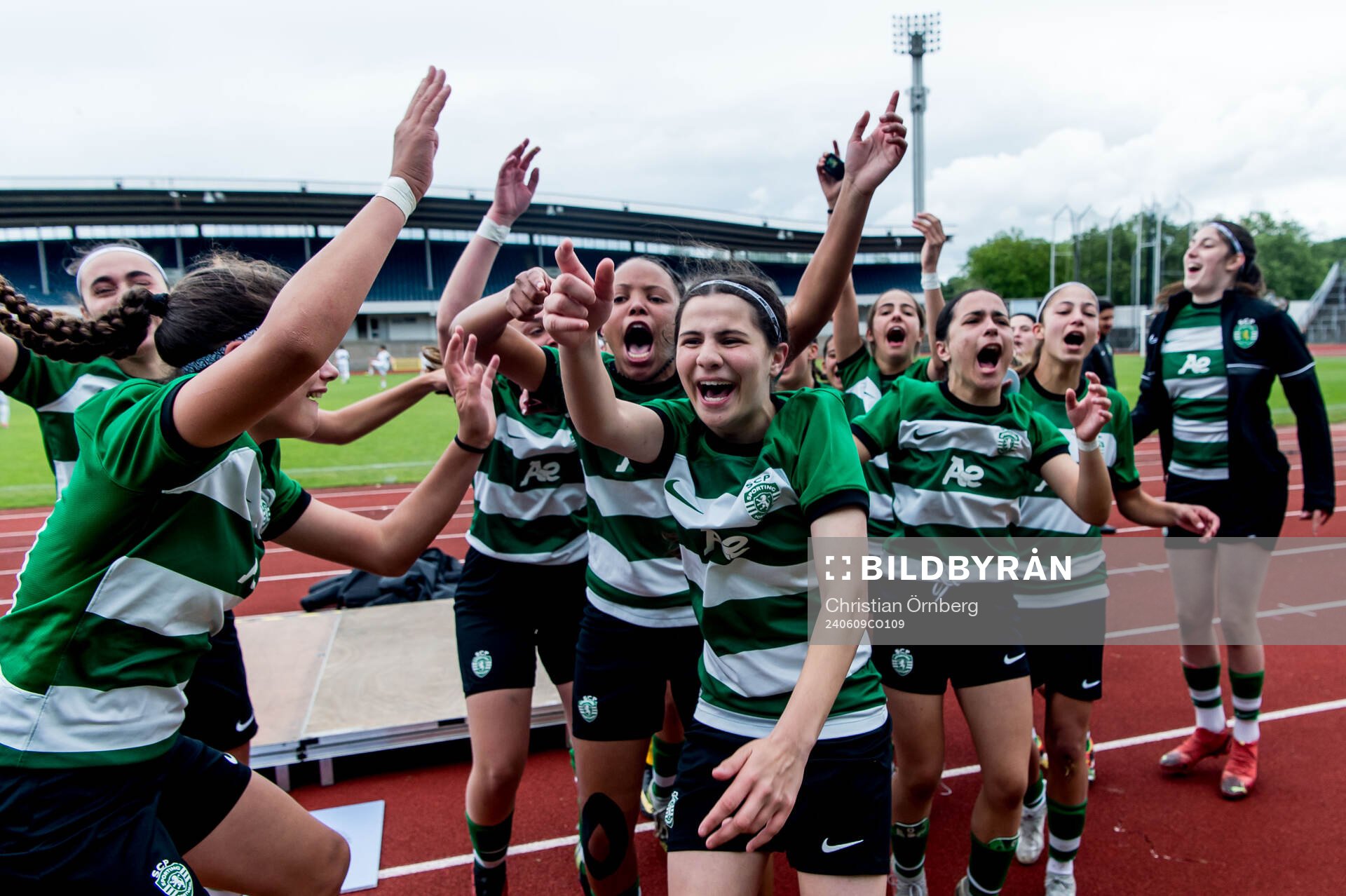 Sporting Club de Portugals spelare jublar efter vinsten i F15 finalen mellan Aalborg BK och Sporting Club de Portugal i Malmö Trophy den 9 juni 2024 i Malmö.
