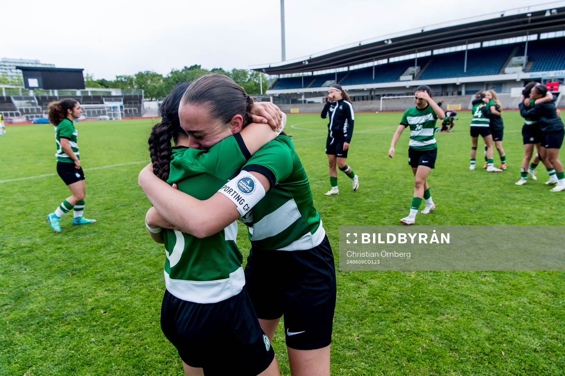 Sporting Club de Portugals spelare jublar efter vinsten i F15 finalen mellan Aalborg BK och Sporting Club de Portugal i Malmö Trophy den 9 juni 2024 i Malmö.