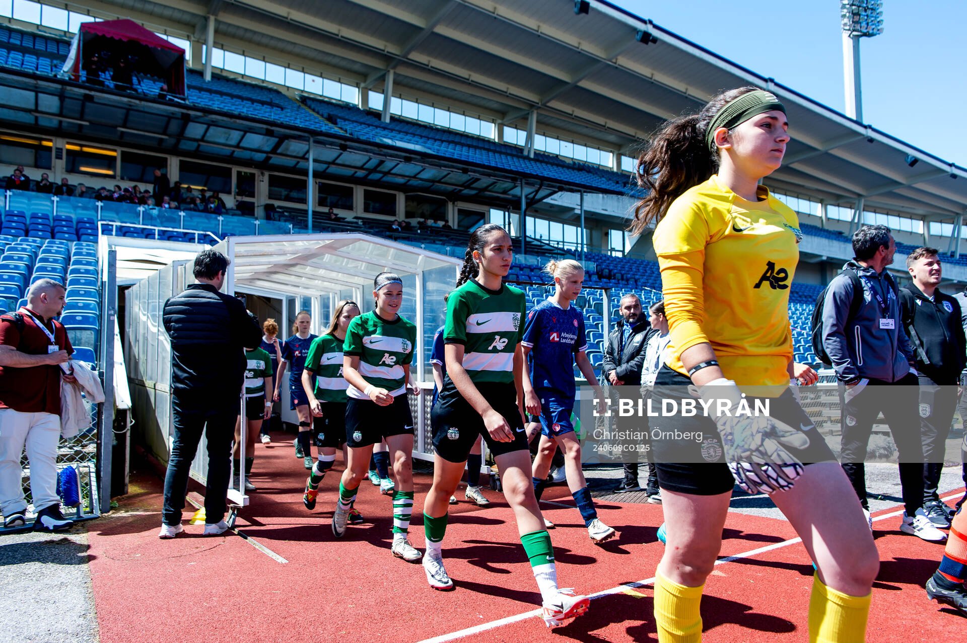 Lagen kommer in på Malmö stadion