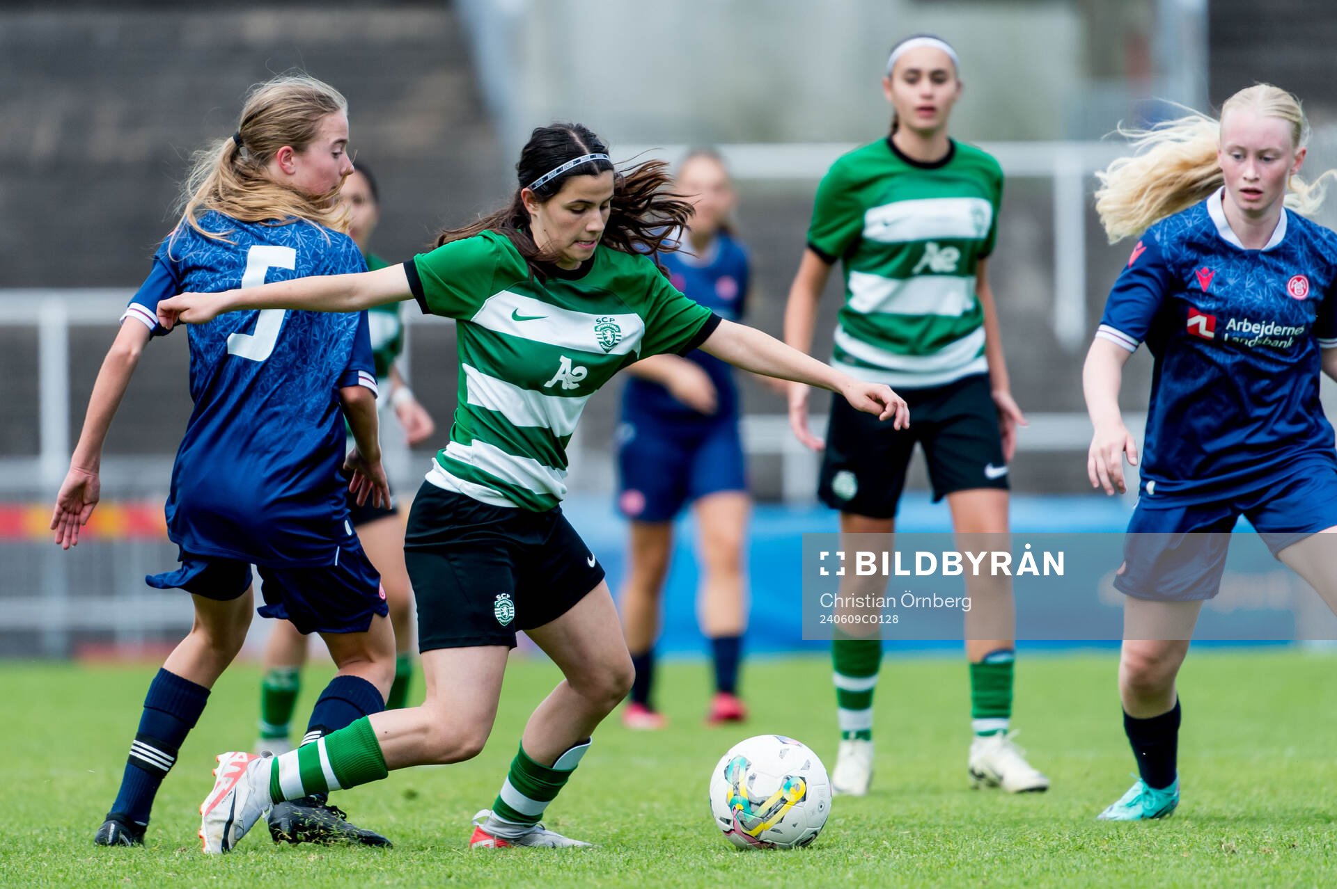 Aalborg BKs Frederikke Silberbauer och Sporting Club de
