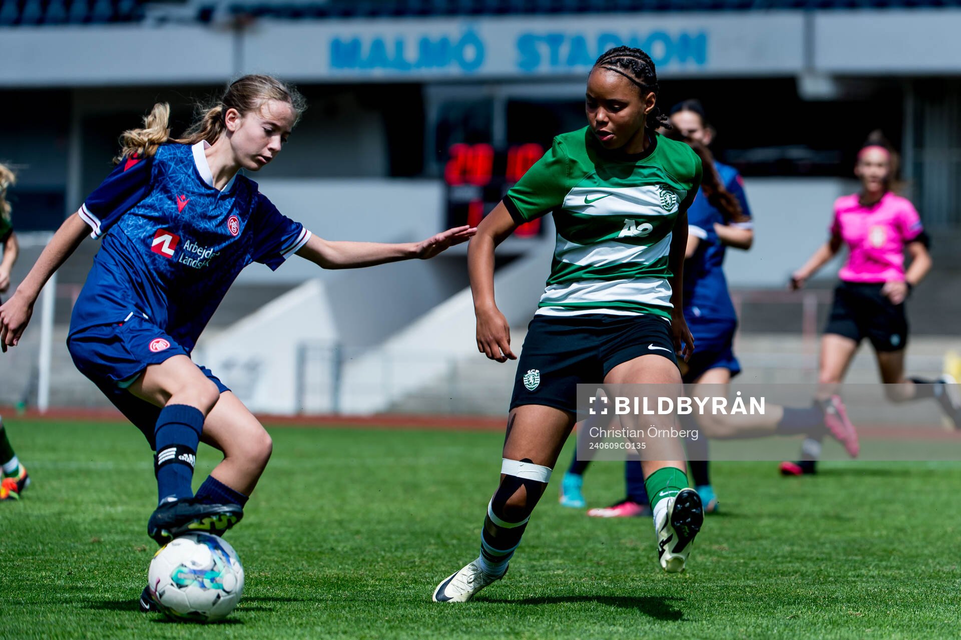 Aalborg BKs Frederikke Silberbauer och Sporting Club de