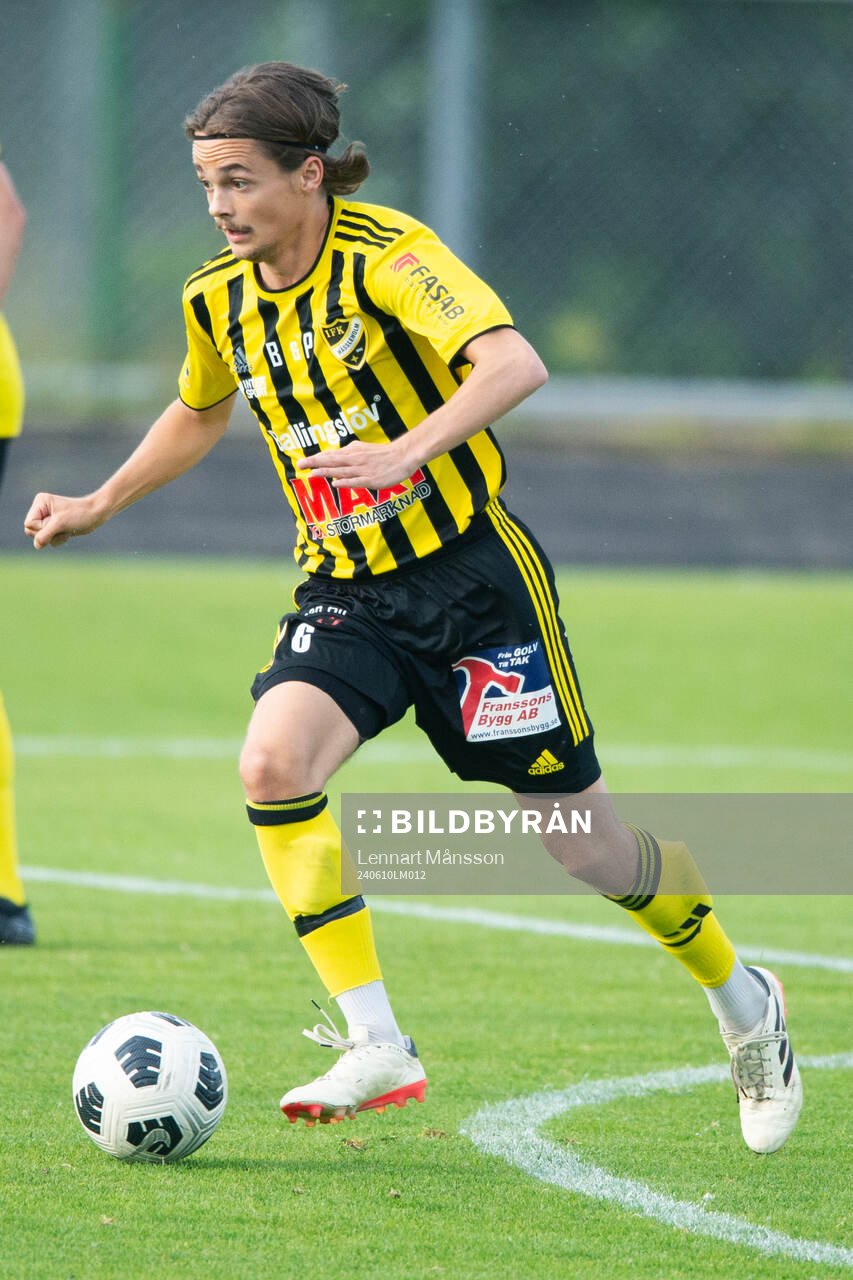  IFK Hässleholms Gustaf Winroth i matchen i div 2 mellan FBK Balkan och IFK Hässleholm i Malmö 10 juni 2024.