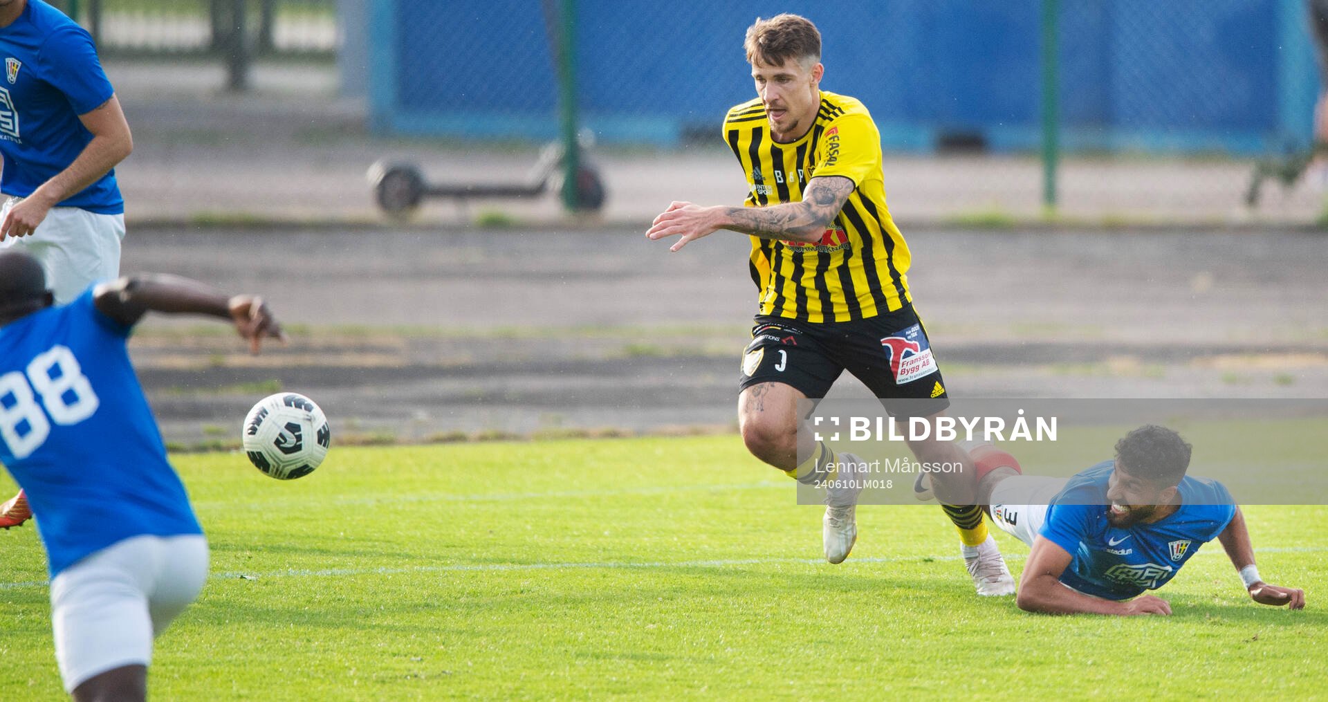 IFK Hässleholms Emil Vaughan i matchen i div 2 mellan FBK