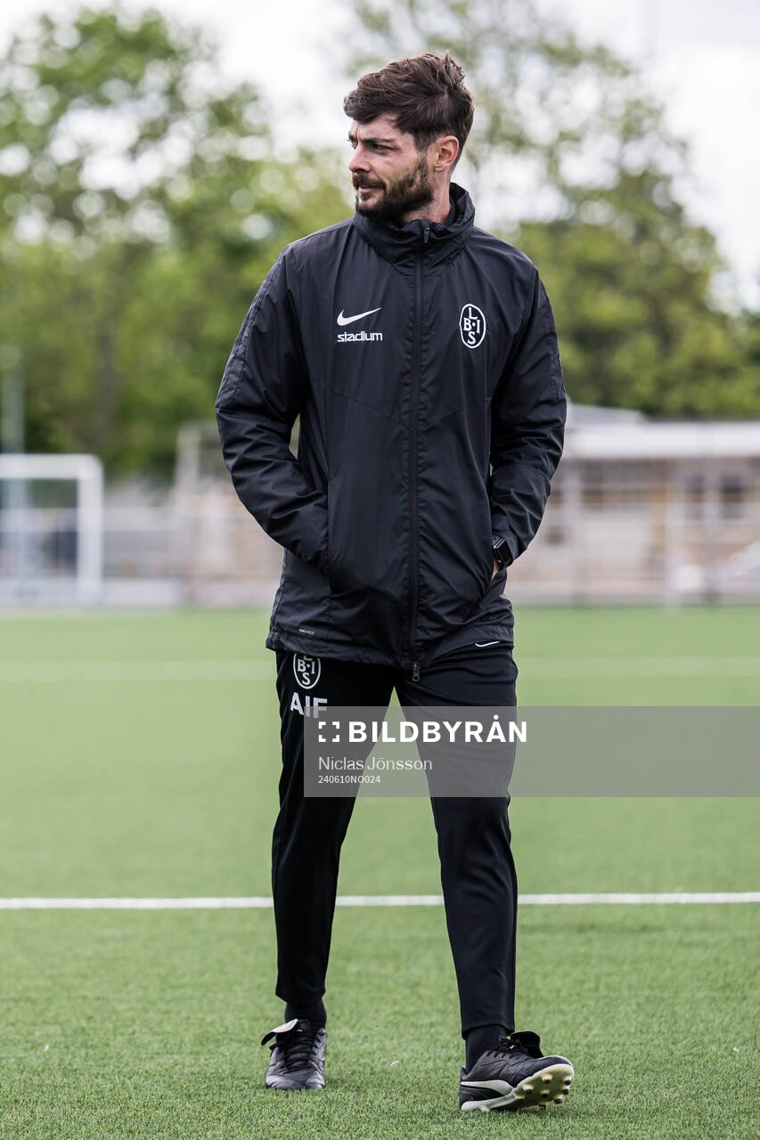 tränare Max Mölder och assisterande tränare Adrian