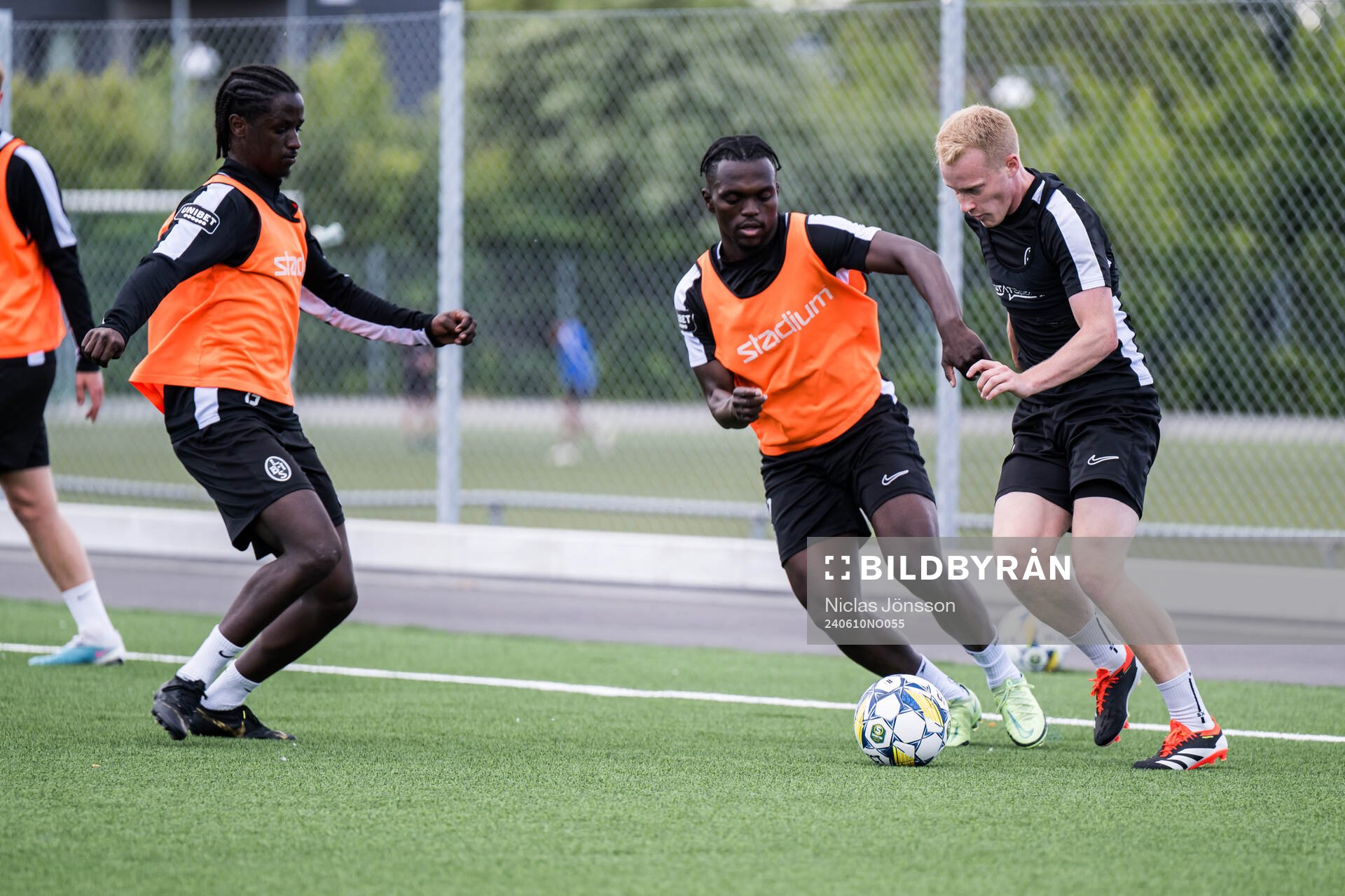 Max’Med Omar Mohamed, Kofi Asare  och David Edvardsson under en träning med Landskrona den 10 juni 2024 i Landskrona. 