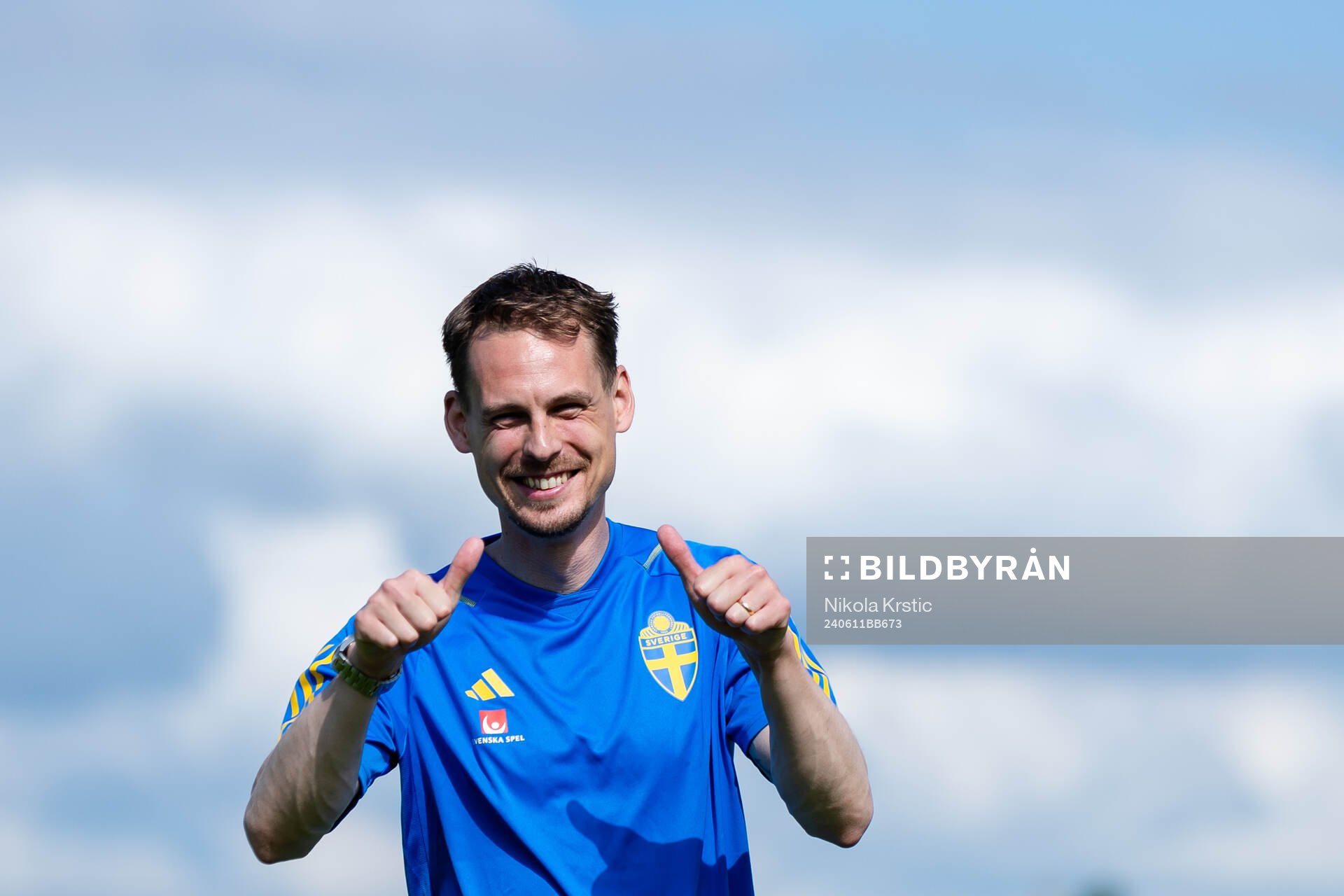 Head coach Daniel Bäckström of Sweden
