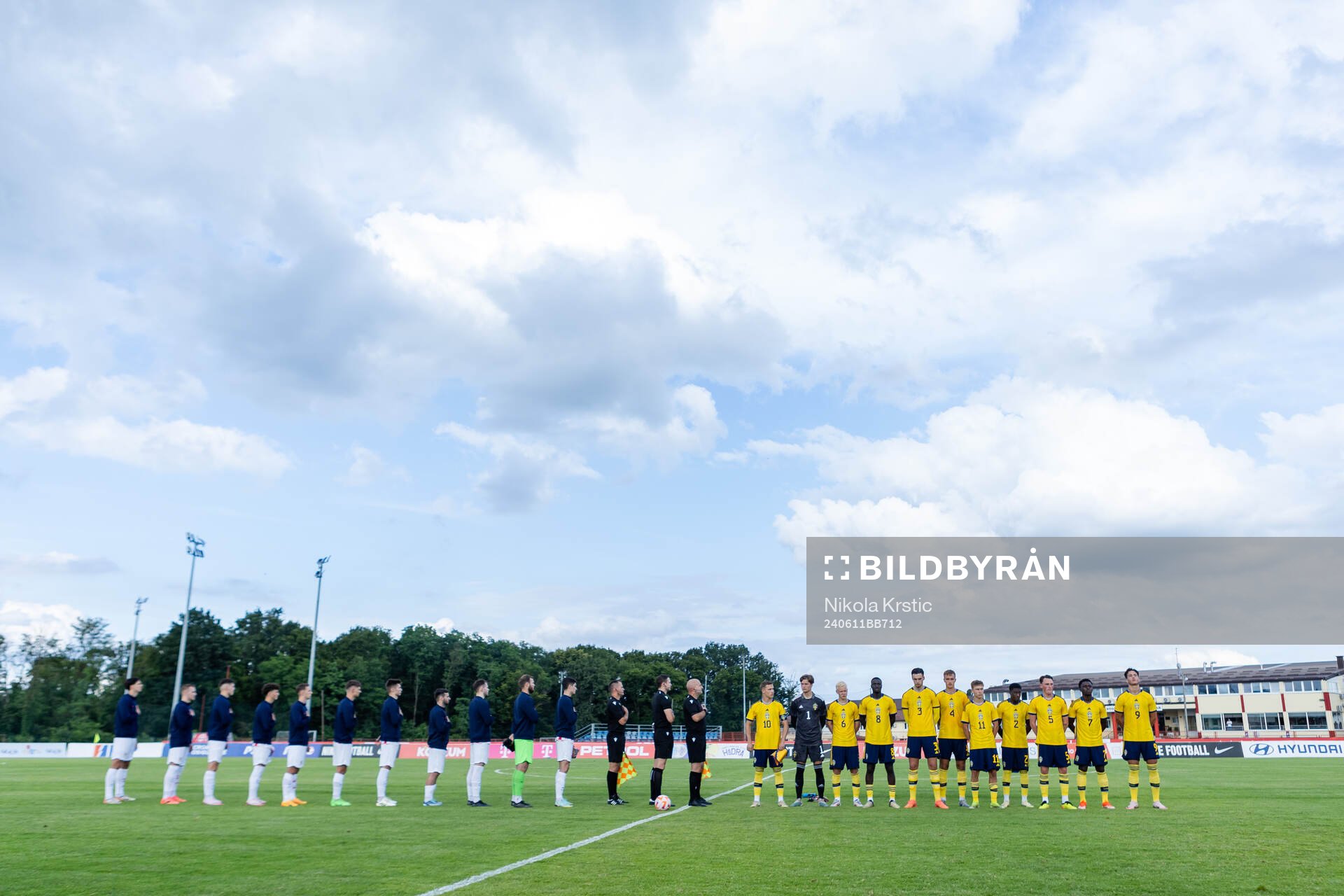 Players of Croatia and Sweden