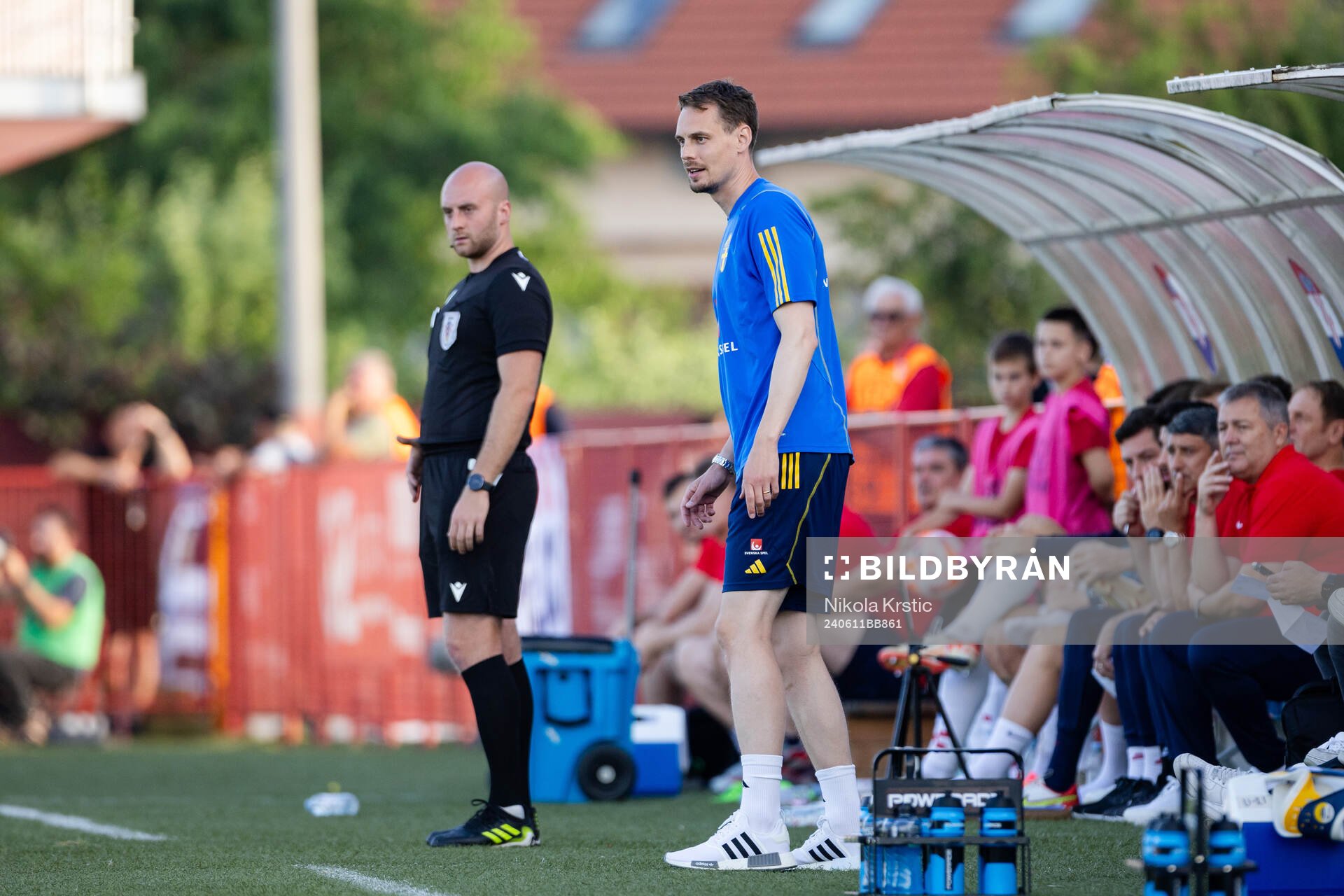 Head coach Daniel Bäckström of Sweden