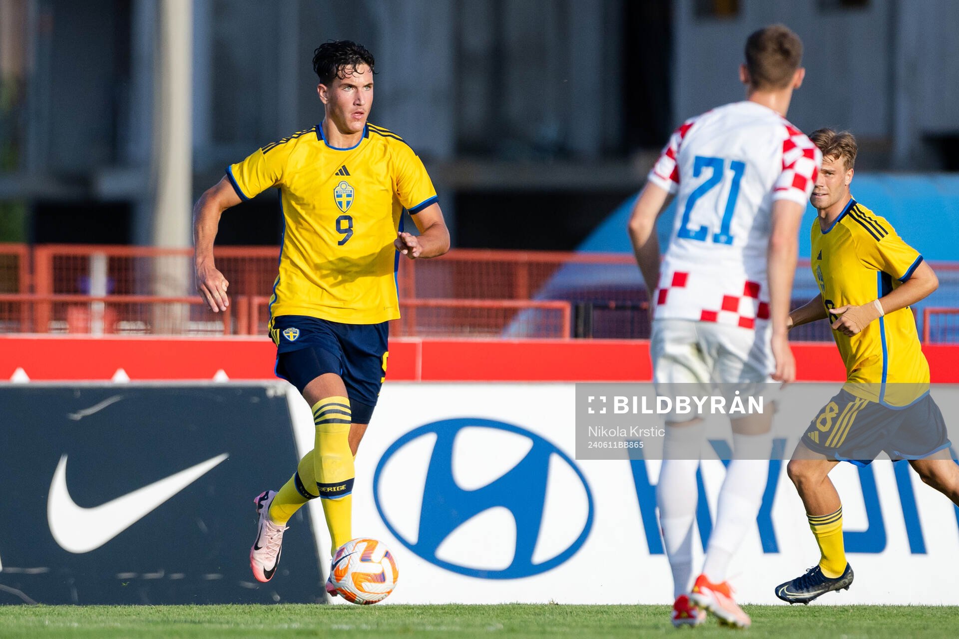 Deniz Gül of Sweden