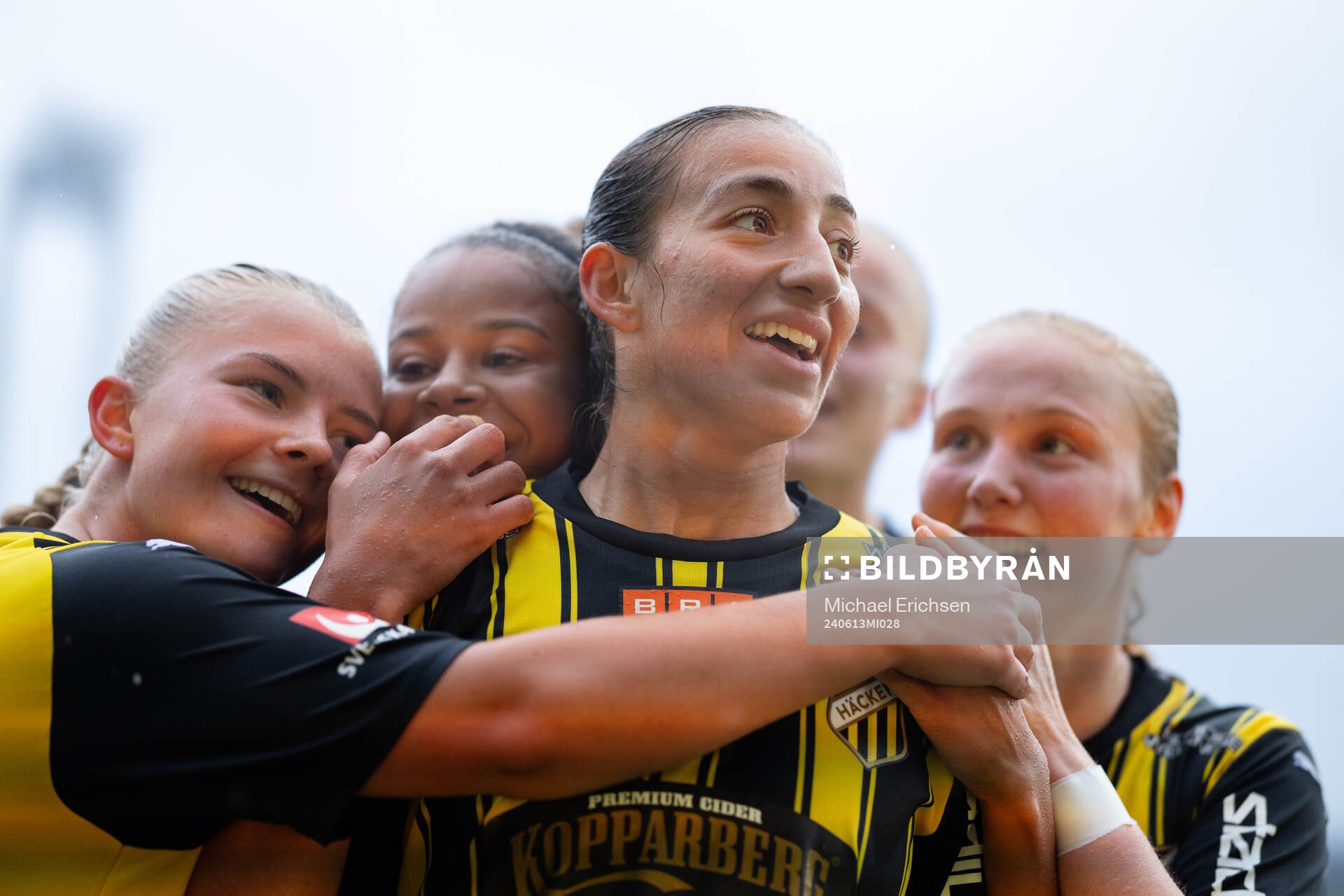 Häckens Rusul Rosa Kafaji jublar