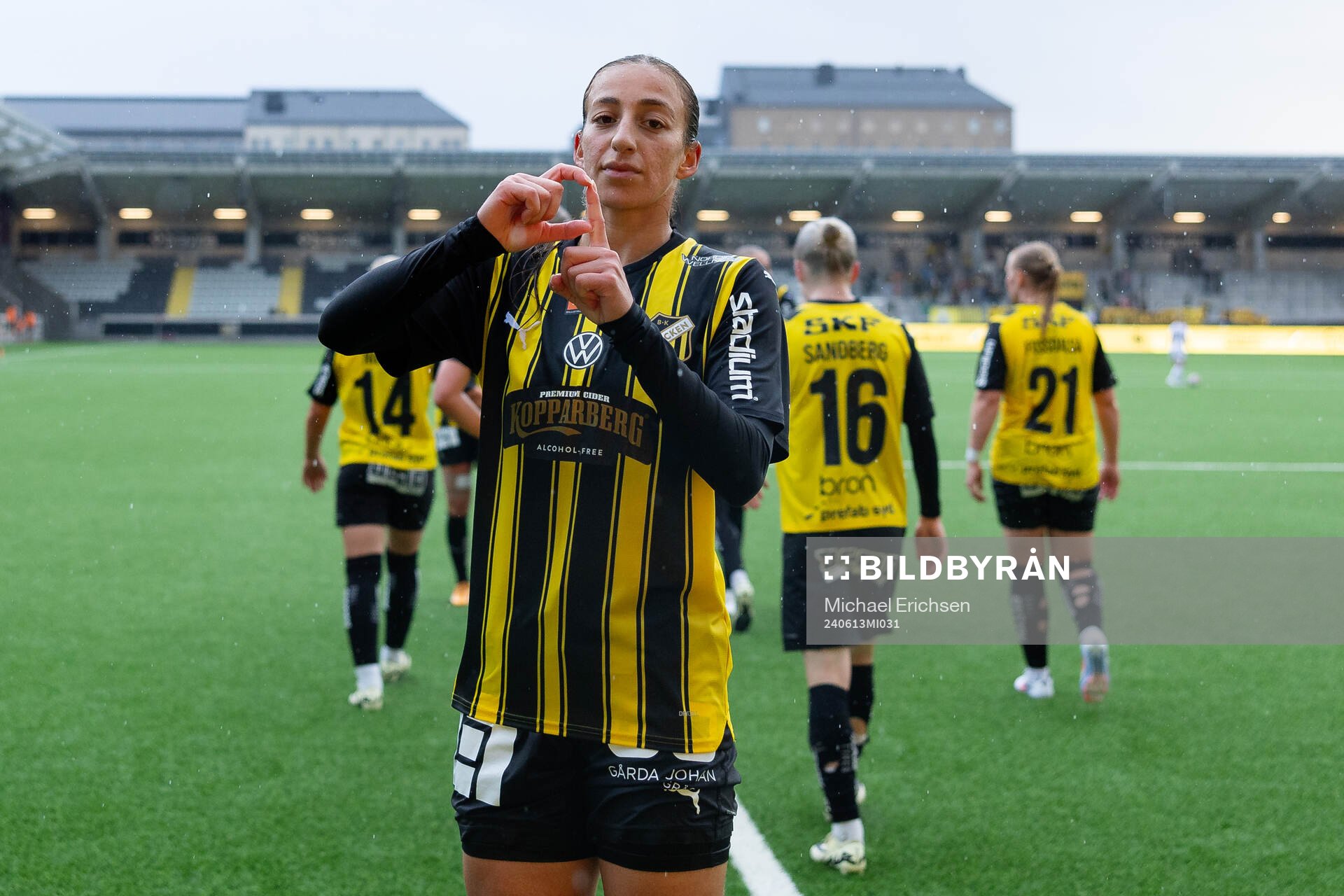 Häckens Rusul Rosa Kafaji jublar