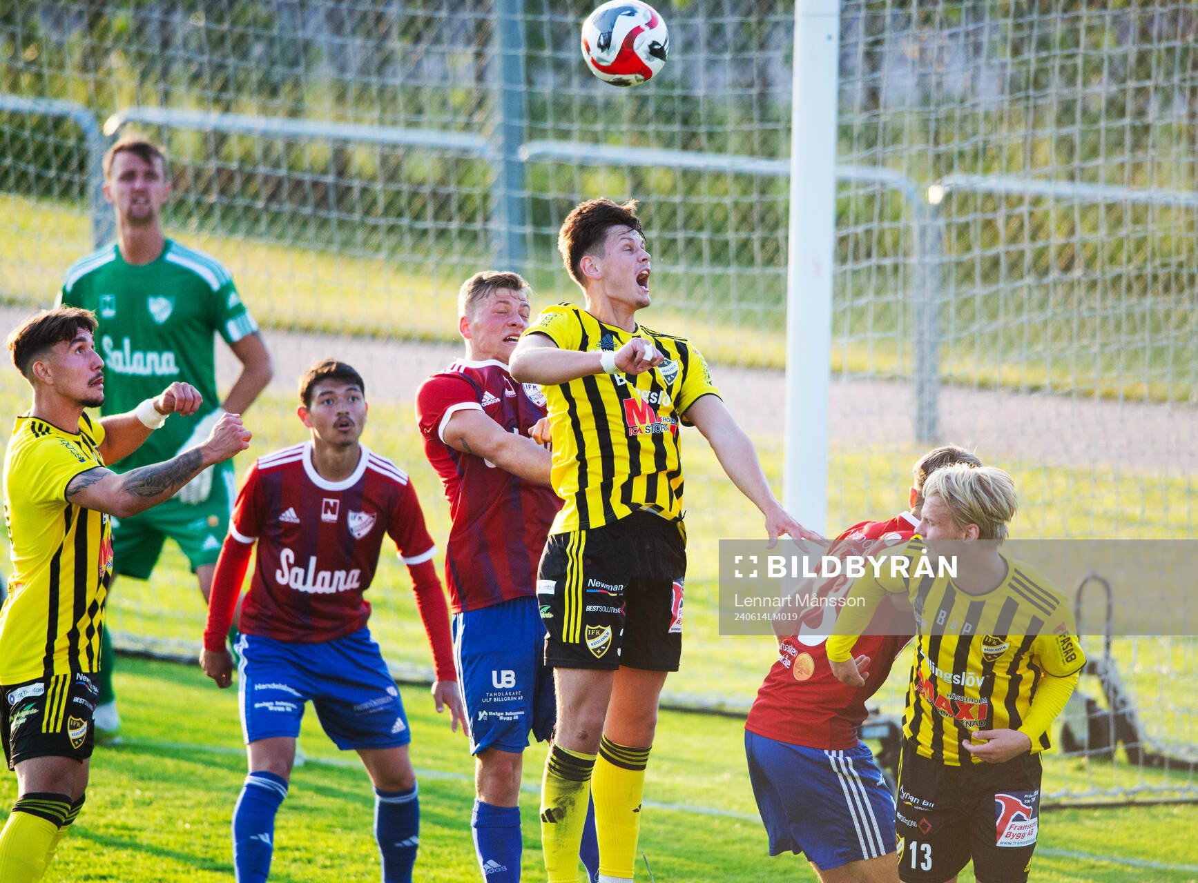 IFK Hässleholms Viktor Ahlgren i matchen i div 2 mellan