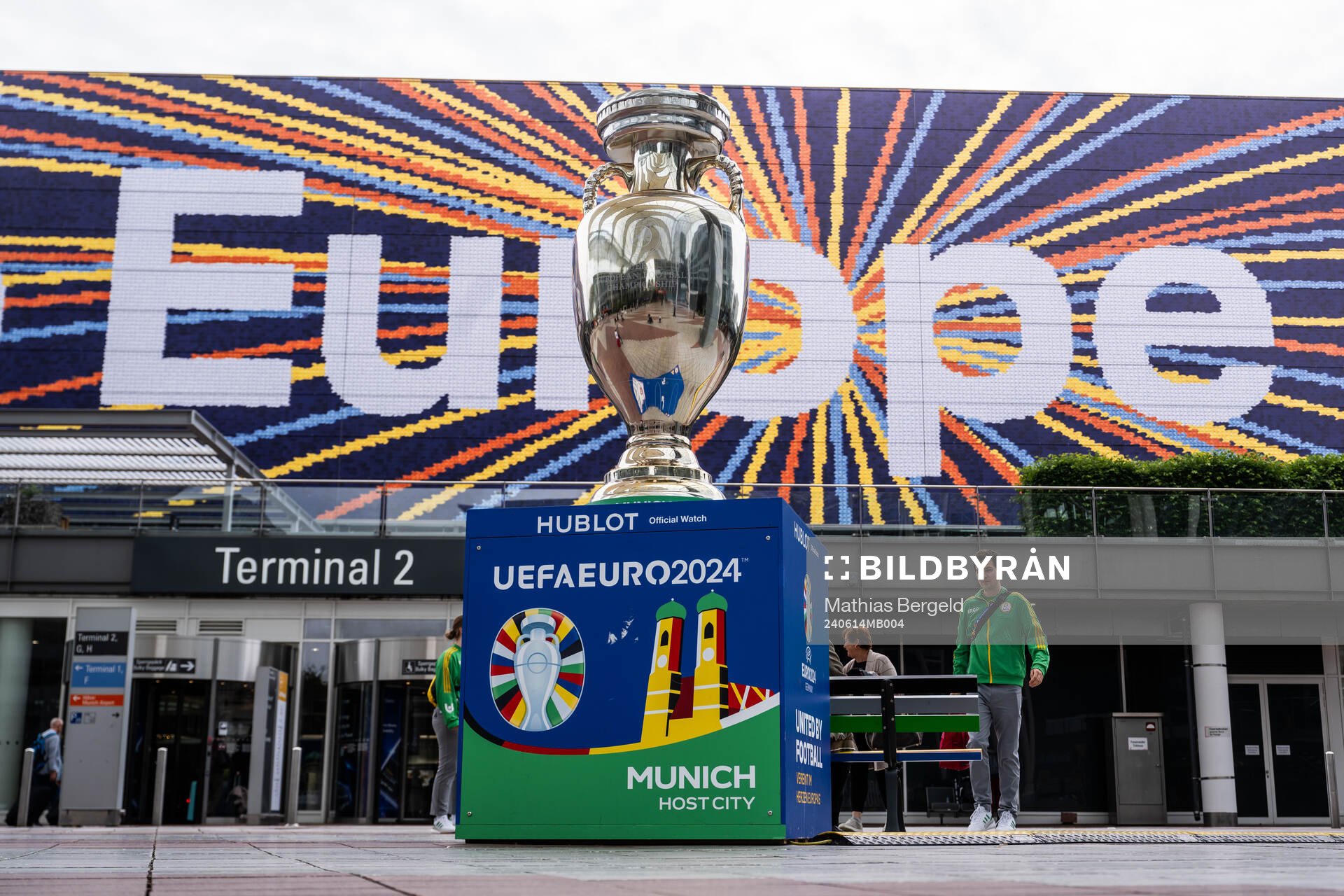 Tournament logo and a trophy replica at Munich Airport