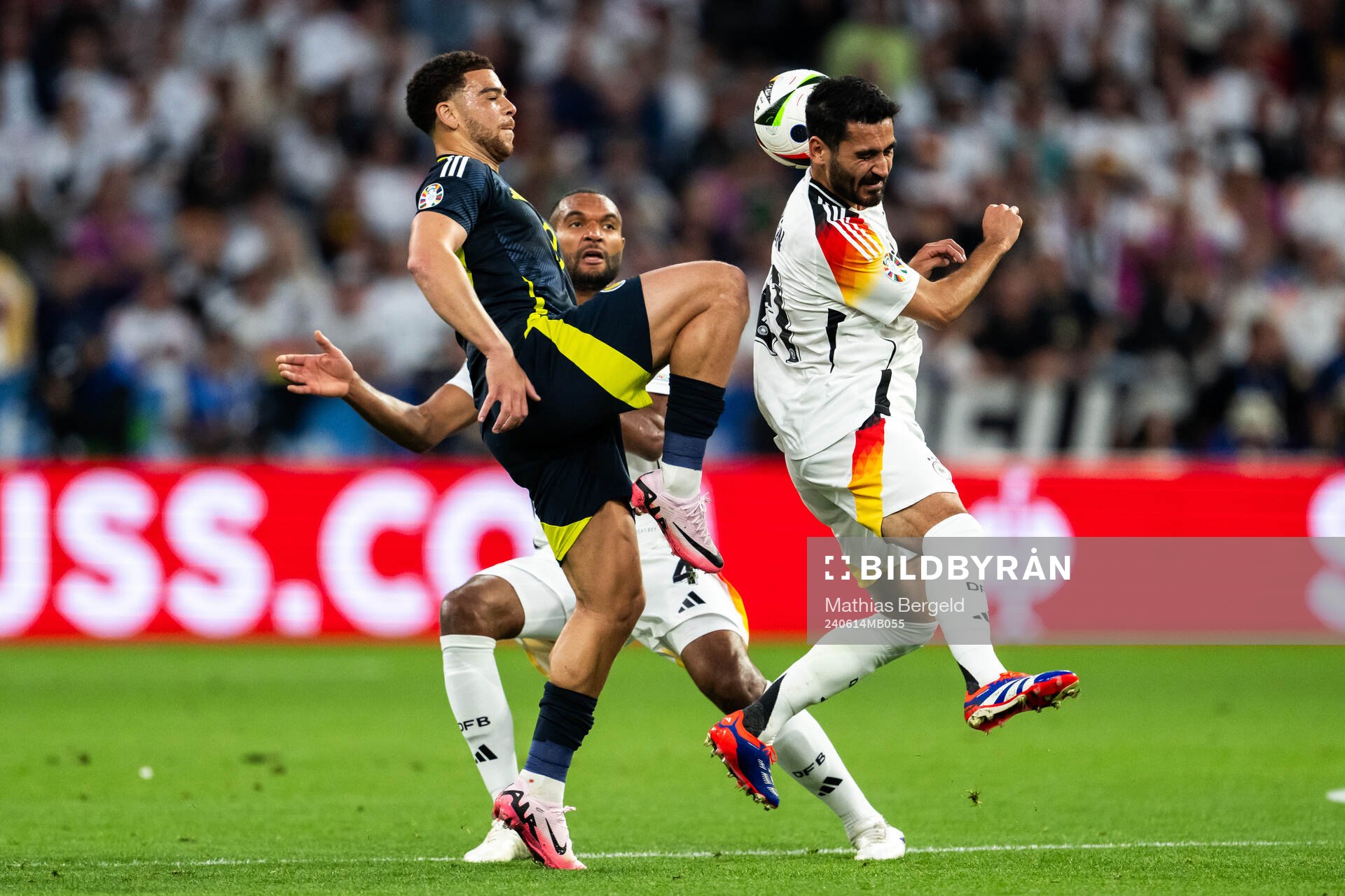 Che Adams of Scotland and Ilkay Gündogan of Germany