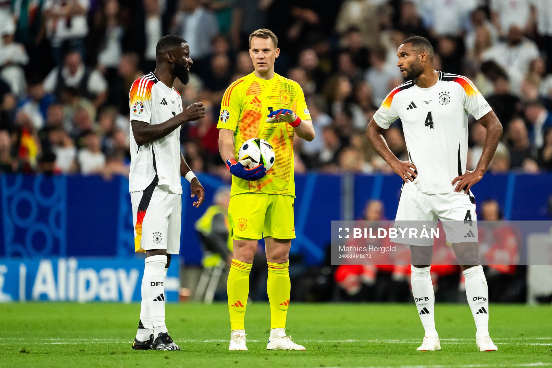 Antonio Rüdiger, goalkeeper Manuel Neuer and Jonathan Tah