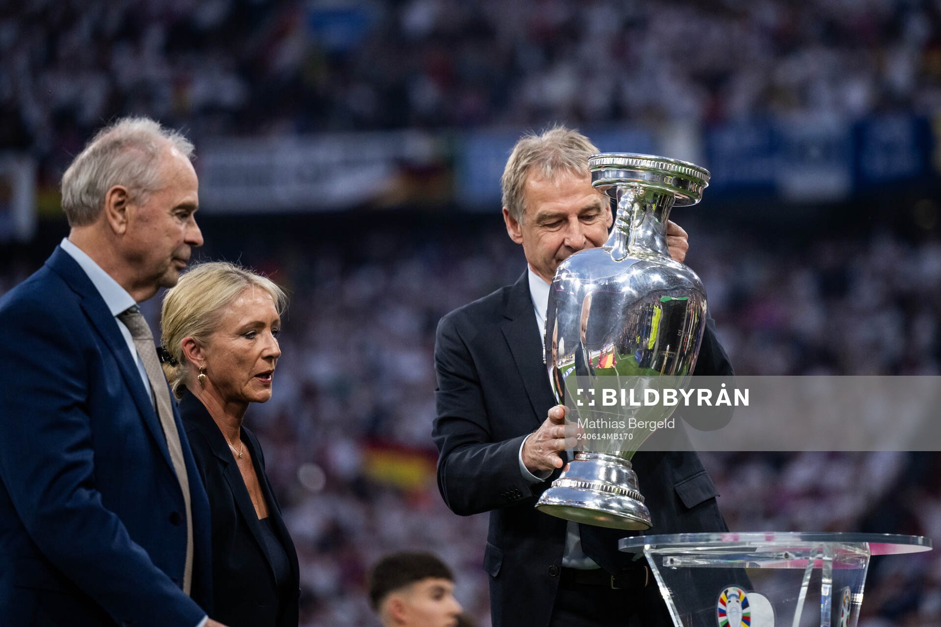Bernard Dietz, Heidi Beckenbauer and Jürgen Klinsmann with