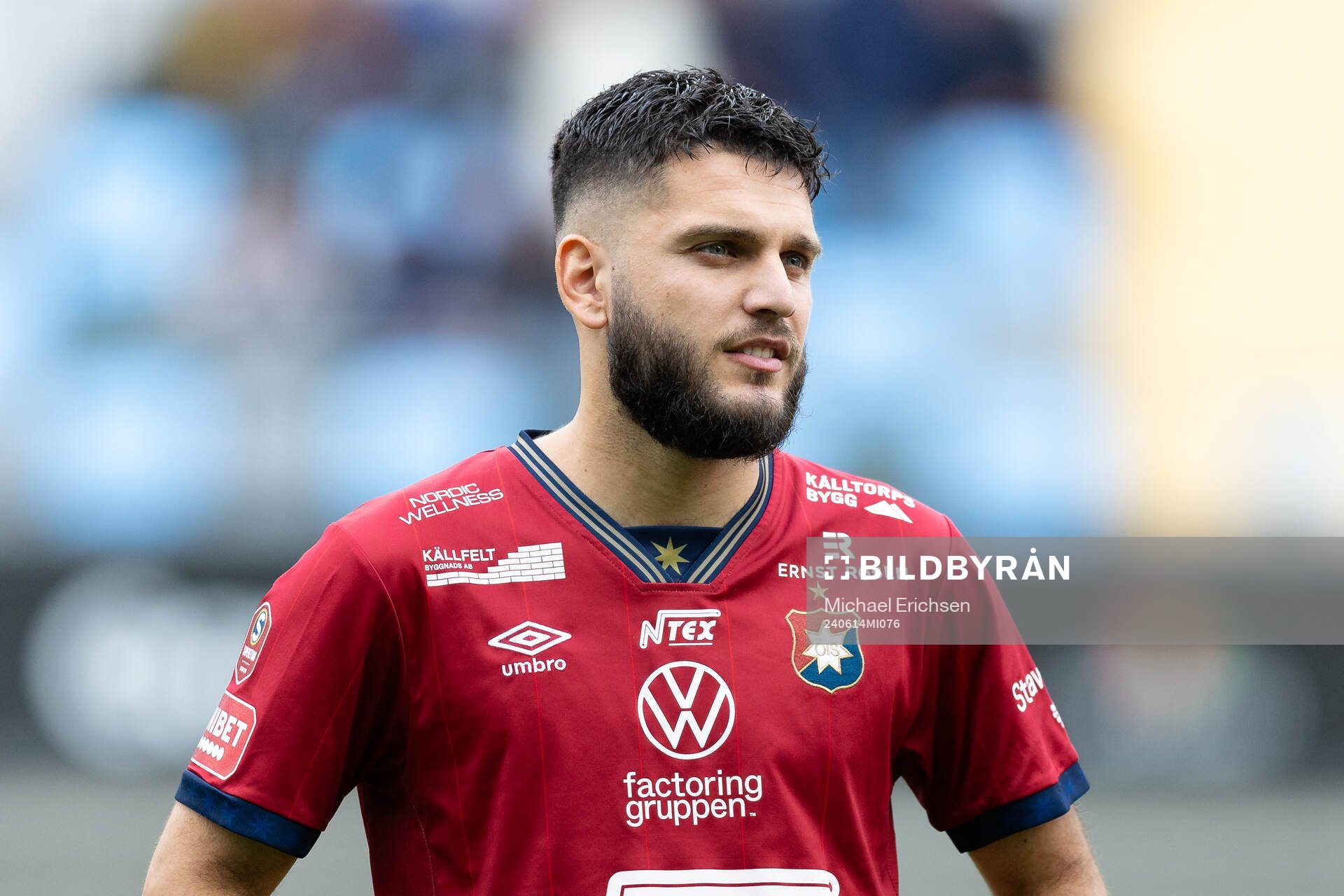 Örgrytes Edi Sylisufaj innan  fotbollsmatchen i Superettan