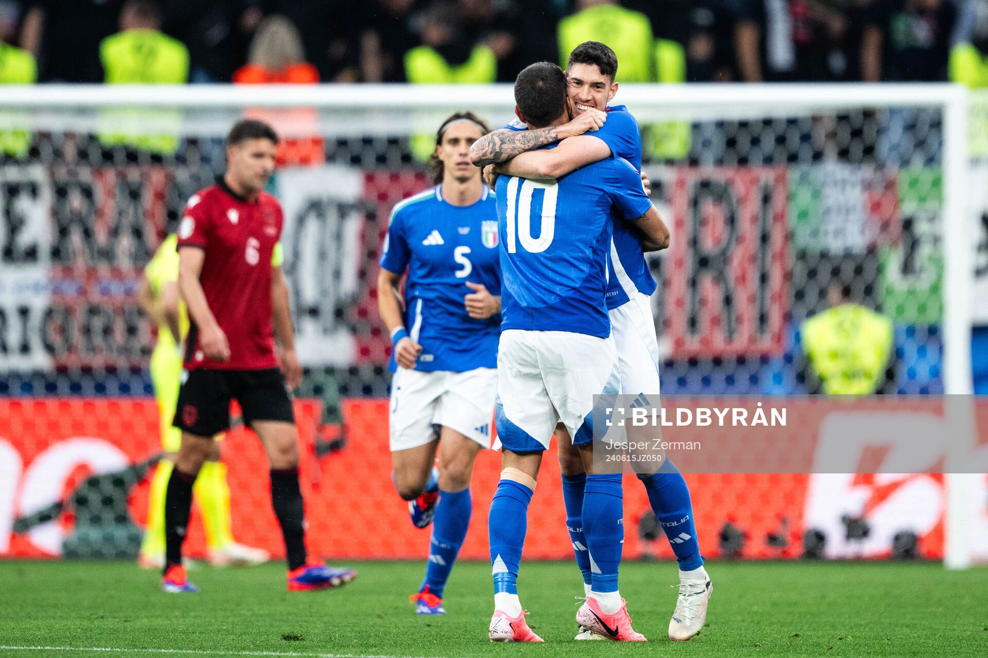 Alessandro Bastoni of Italy celebrates with Lorenzo