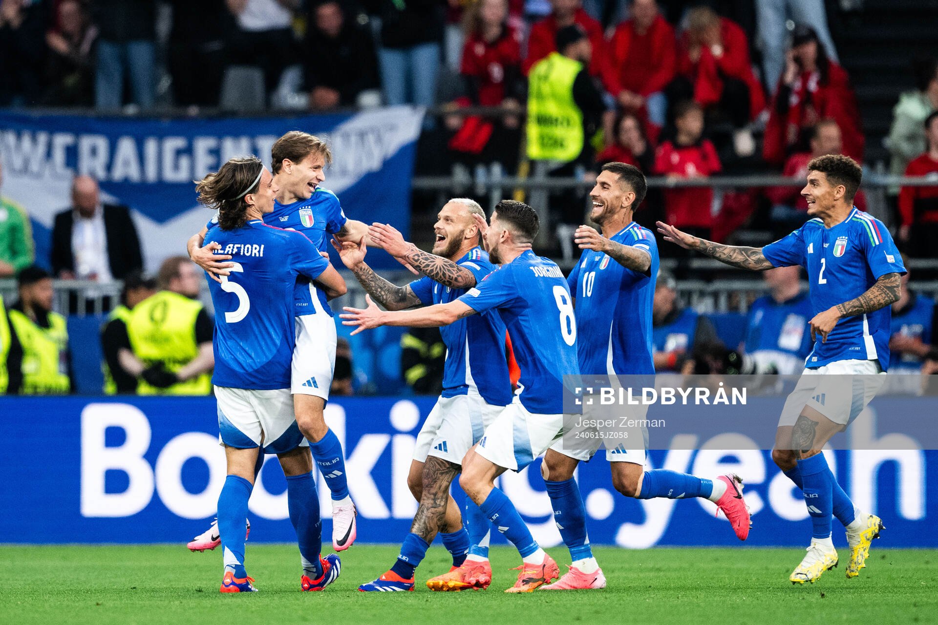 Nicolo Barella of Italy celebrates with team mates after 2-1 during the UEFA Euro 2024 Football Championship match between Italy and Albania on June 15, 2024 in Dortmund.